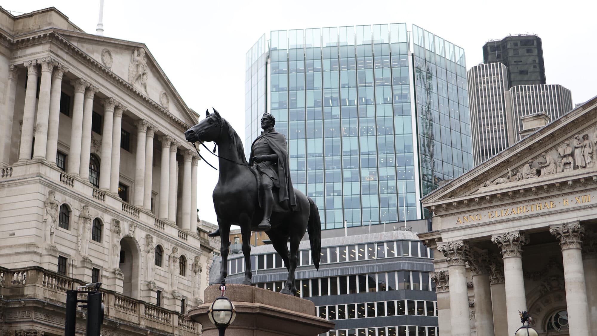 Bank of England warns that AI increases risks to financial stability