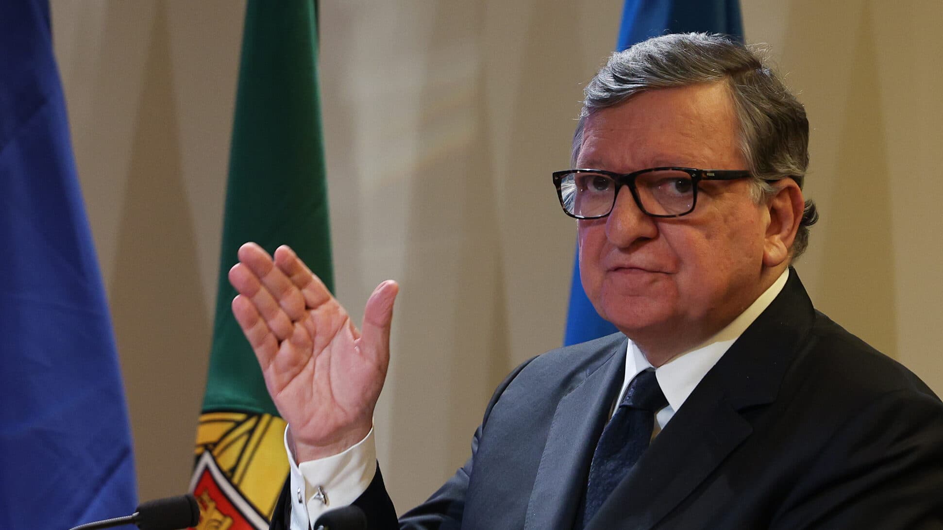 Barroso questions whether the EU would survive if extremism comes to power in France and Germany