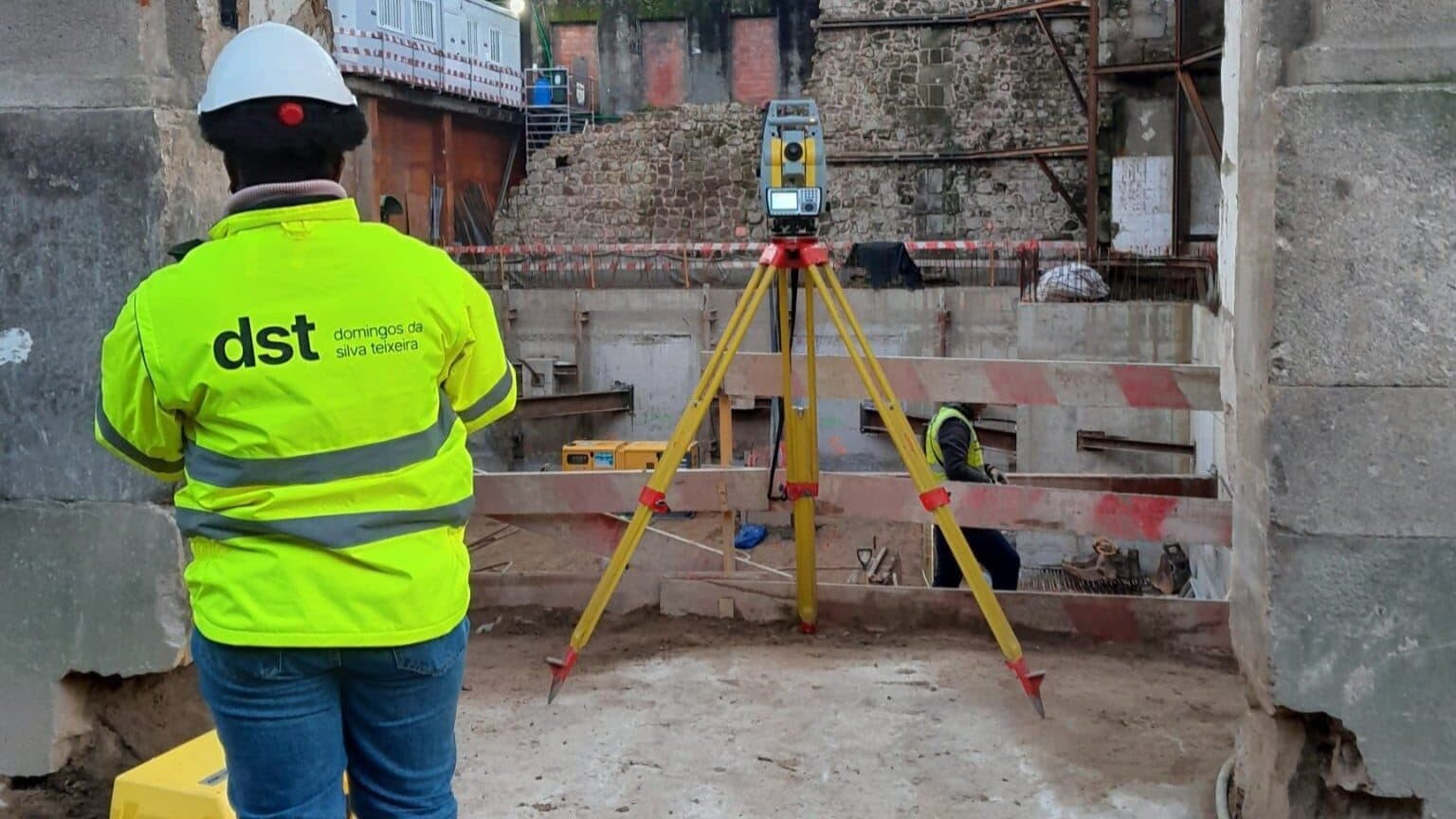 Dstgroup raises 'minimum wage' to €1,076 net