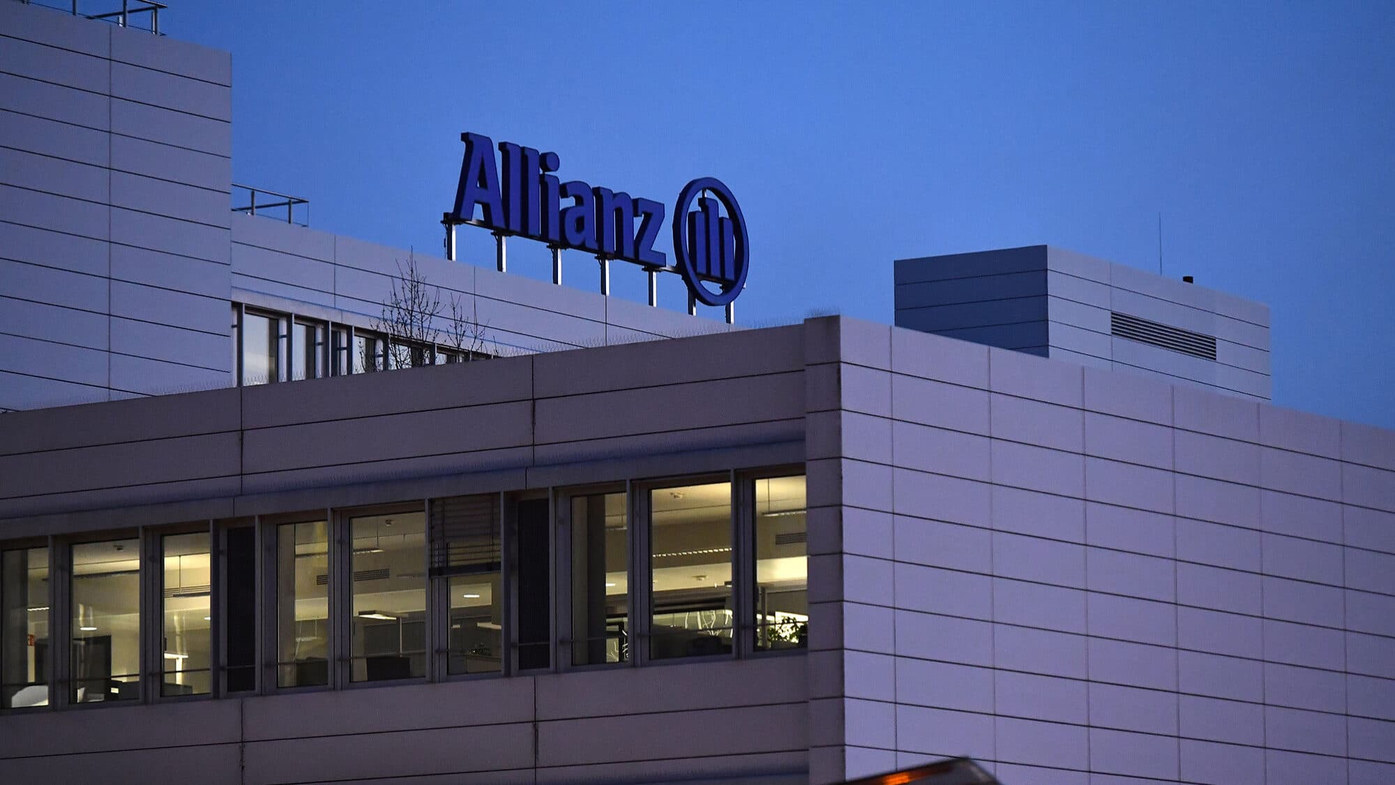 AI leads Allianz Partners to lay off up to 1,800 in Europe while reinforcing in Portugal