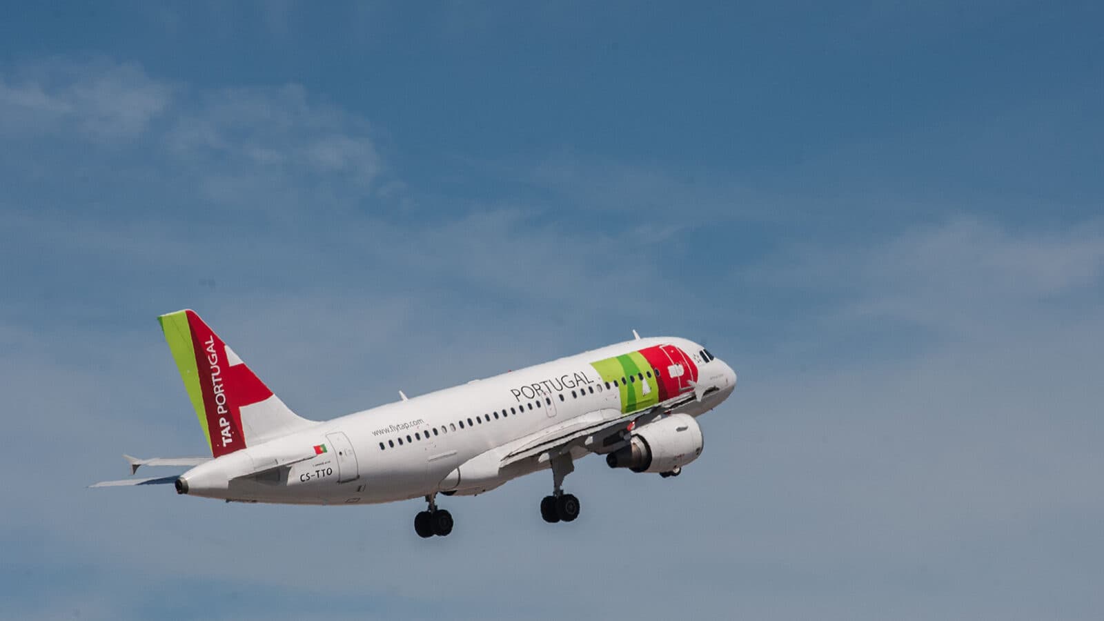 TAP is among the fastest at paying passenger compensation, SATA is the slowest