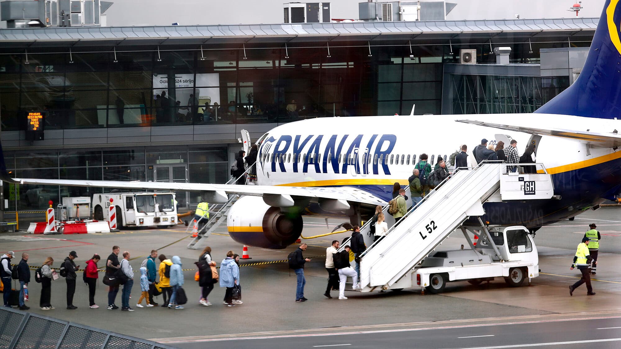 Azores Regional Government assures that "talks continue" with Ryanair