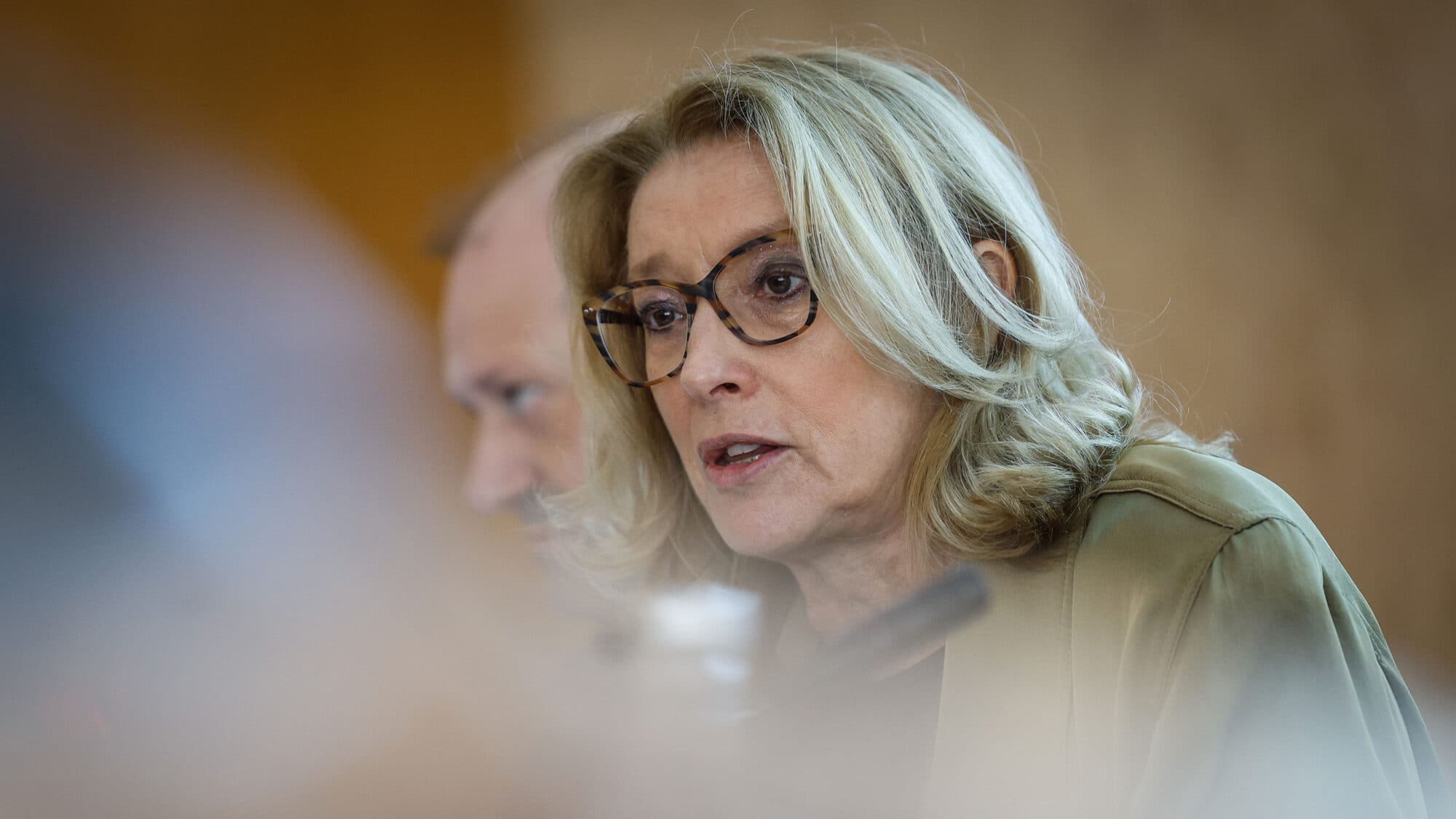 Government, business leaders and UGT return to labour law negotiations following announced breakdown