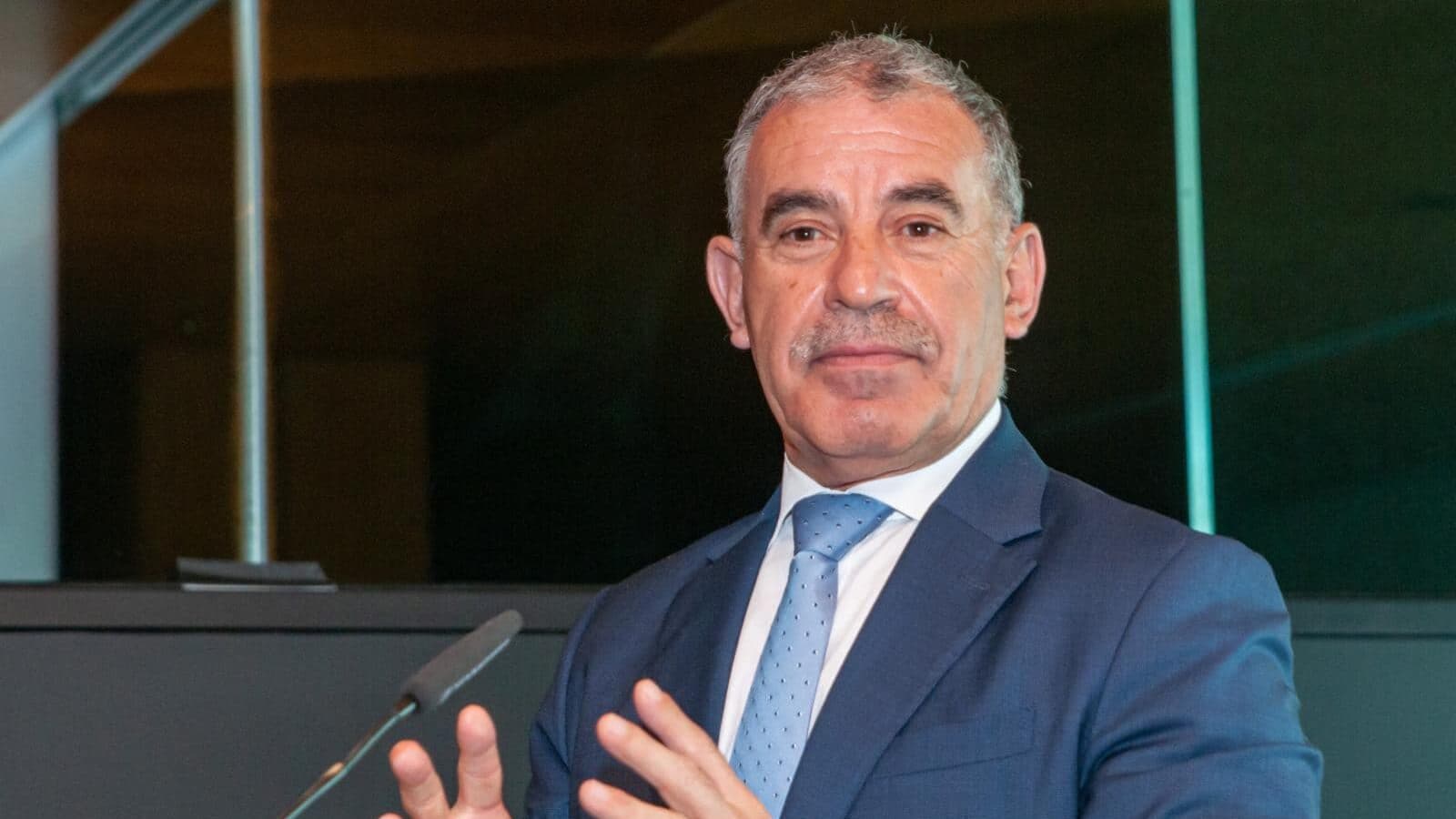 Secretary of State for Communities says immigrants do jobs that Portuguese people refuse