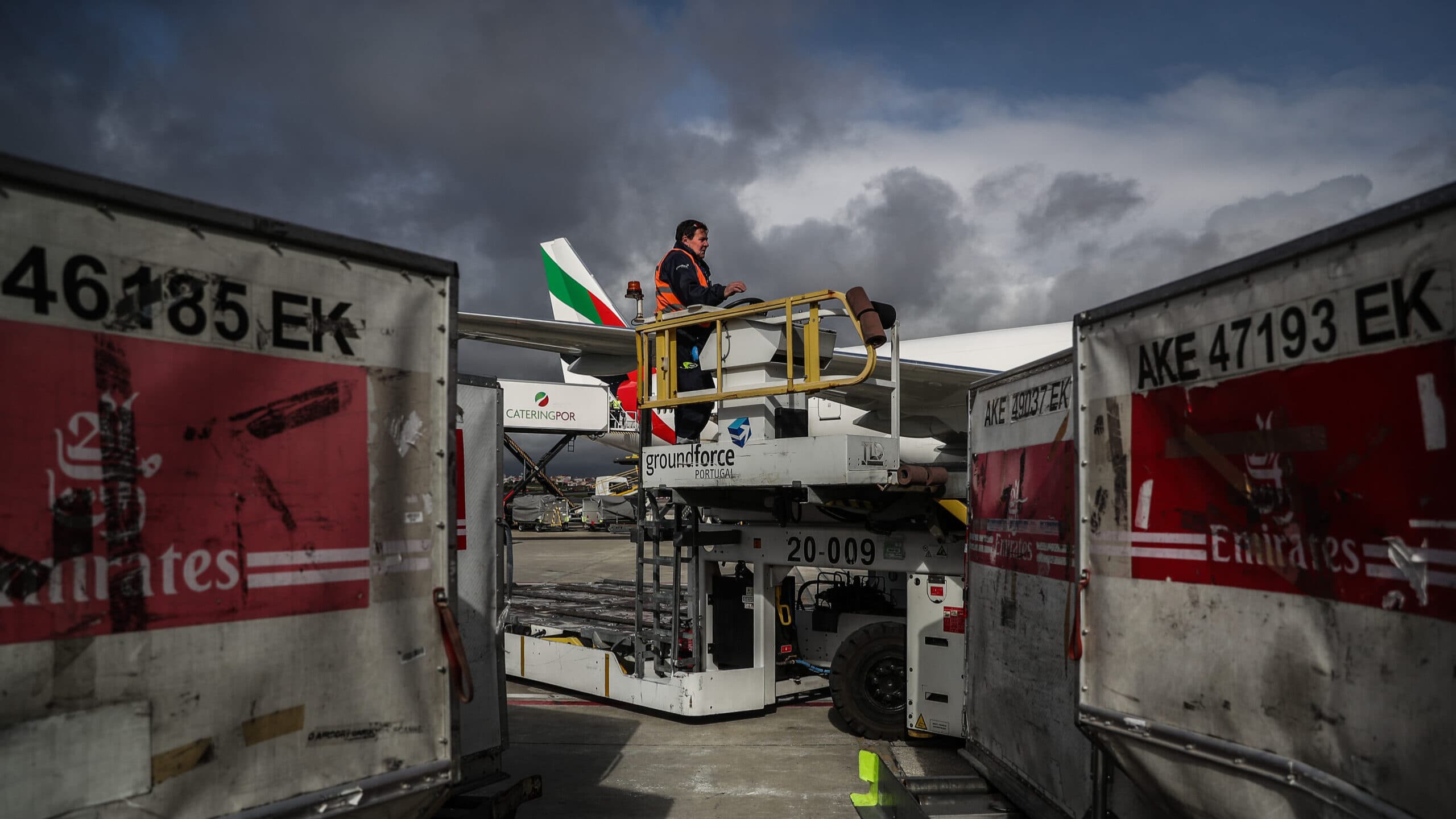 Unions issue strike notice for airports at year-end