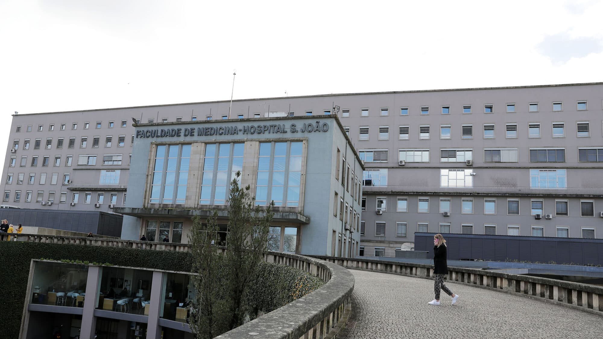 Government relaxes management of medical school places to increase number of students