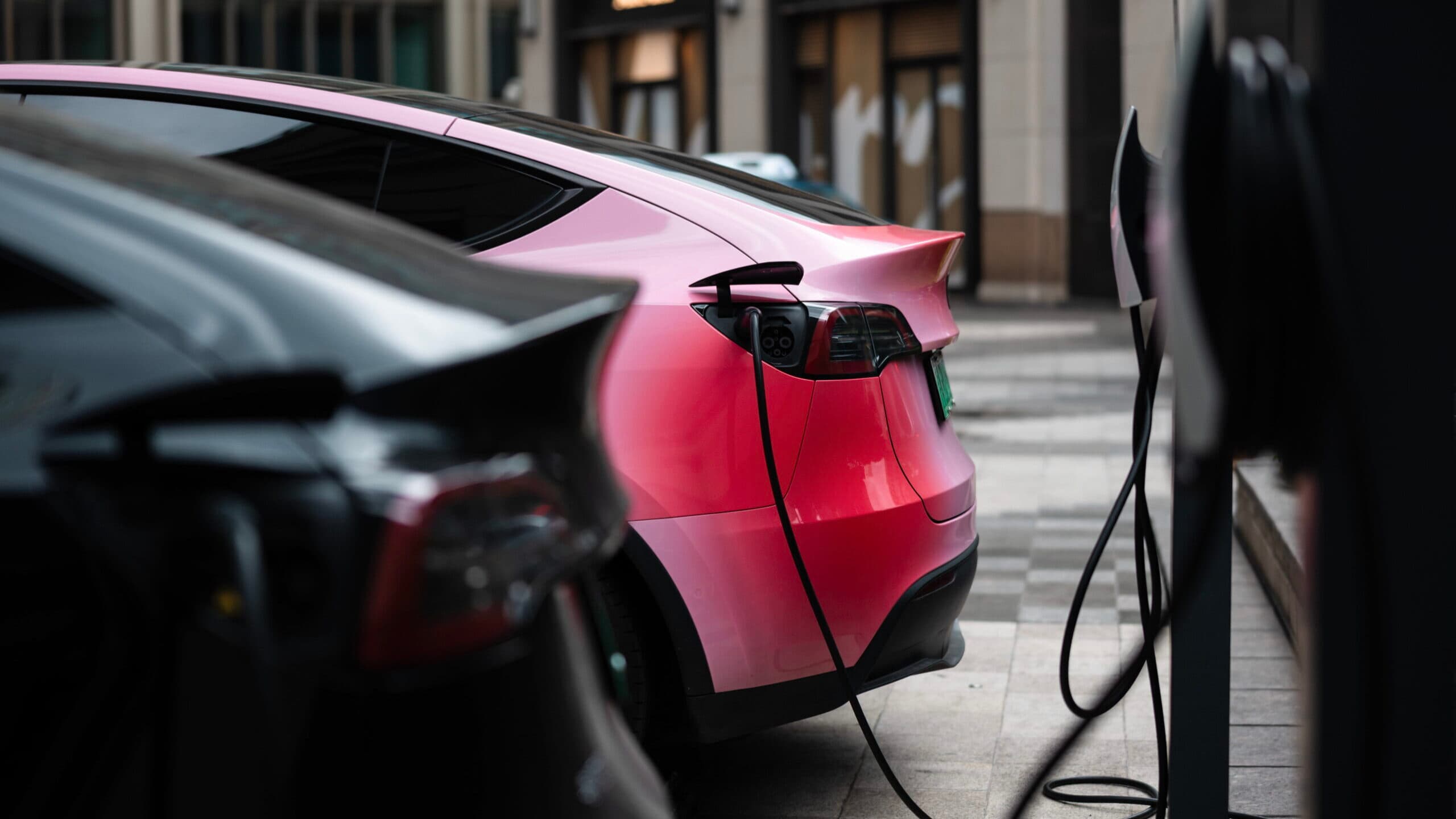Subsidies for electric vehicle purchases are available again. Learn the rules