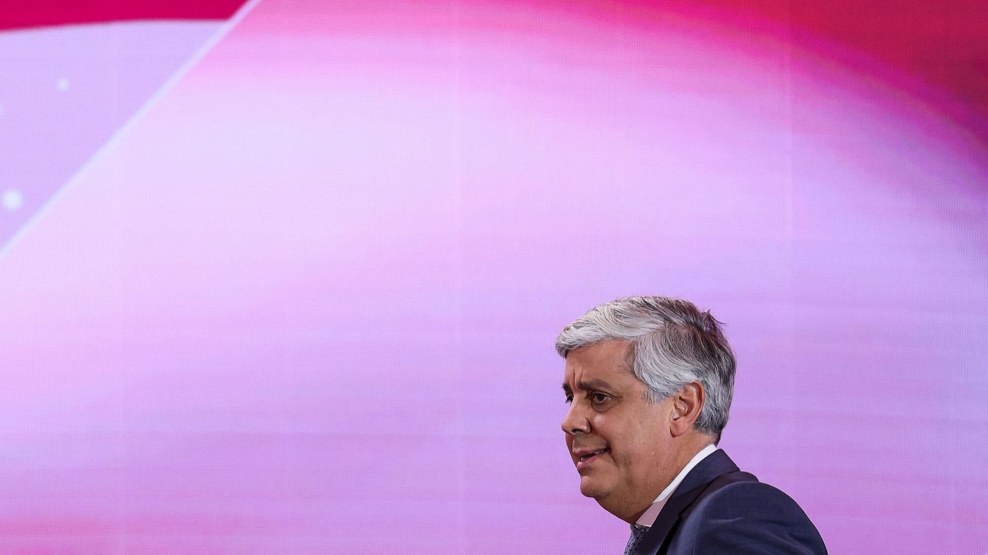 Banco de Portugal brings forward Centeno's retirement by several months to finalise exit agreement