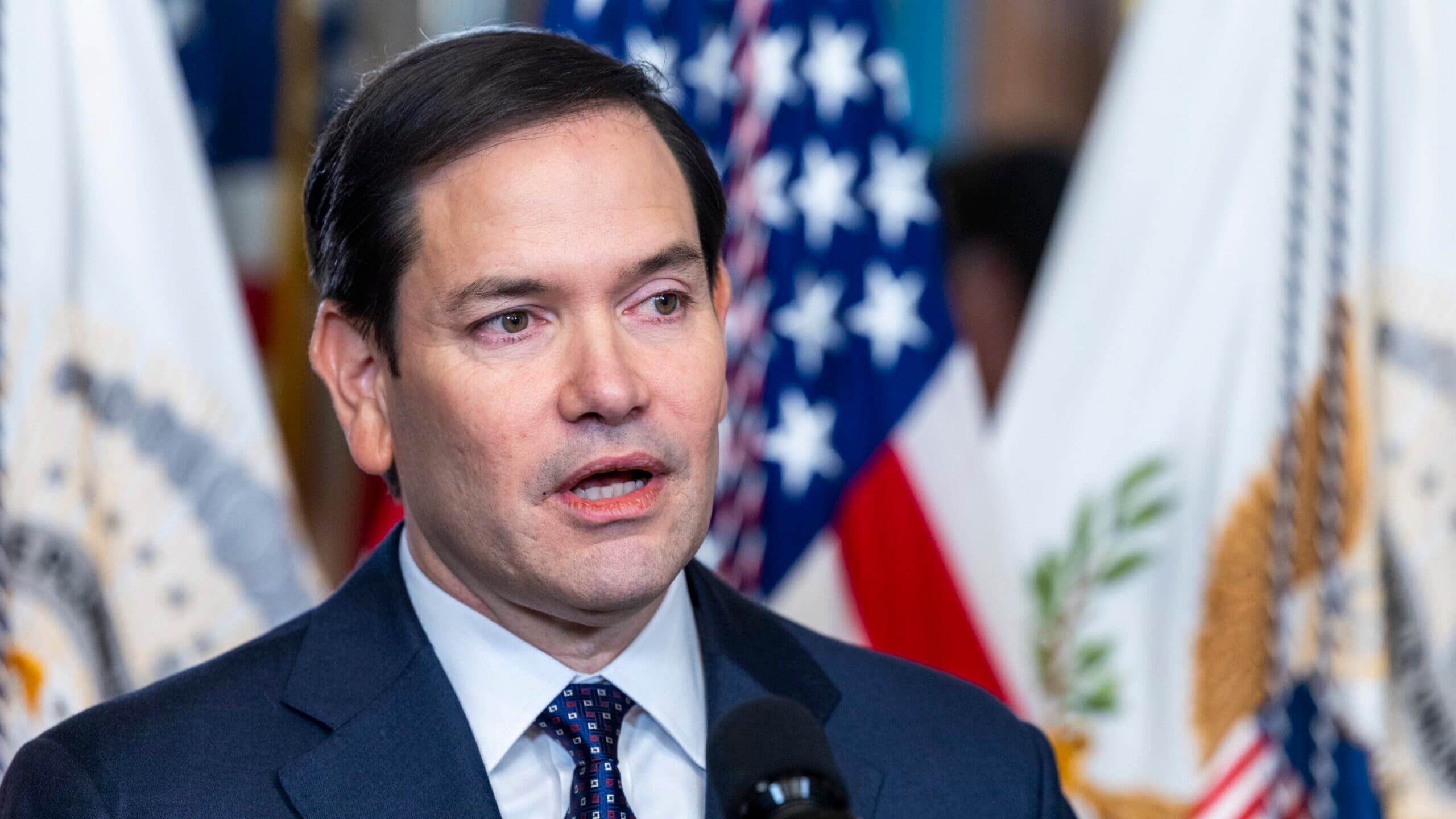 Rubio praises Portugal. The Left criticises, but the Government guarantees it does not 'bow down' to the USA