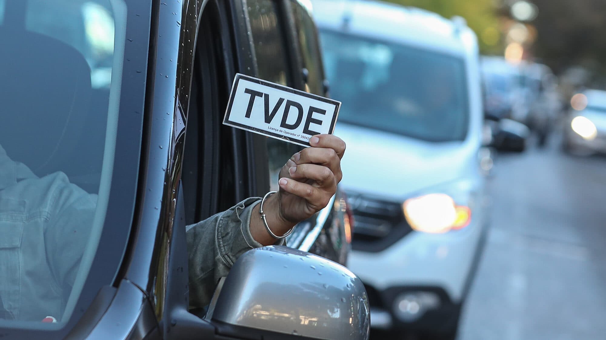 TVDE drivers plan app‑switch action during morning peaks