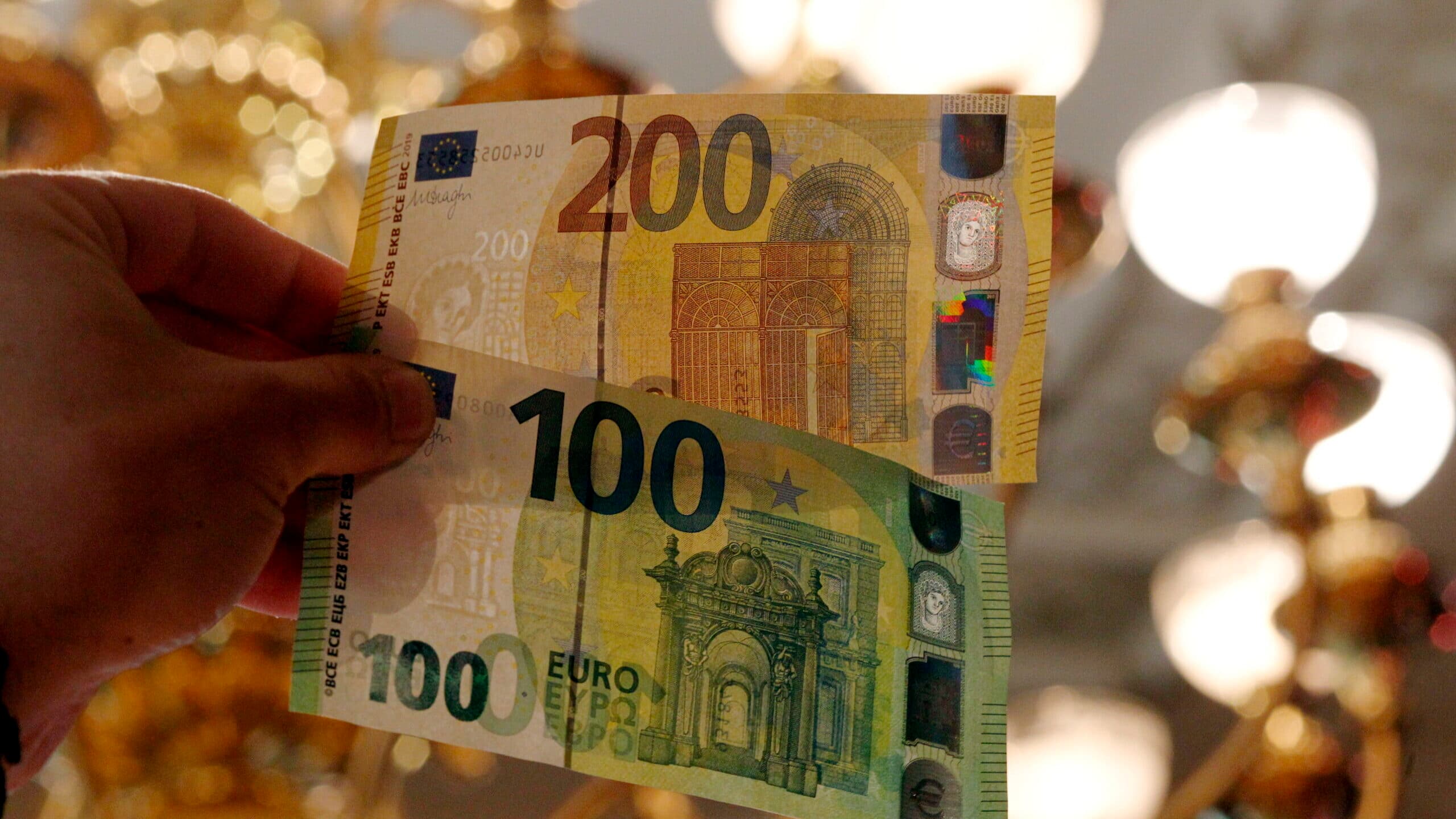 Collective bargaining wages have moved closer to the minimum wage again