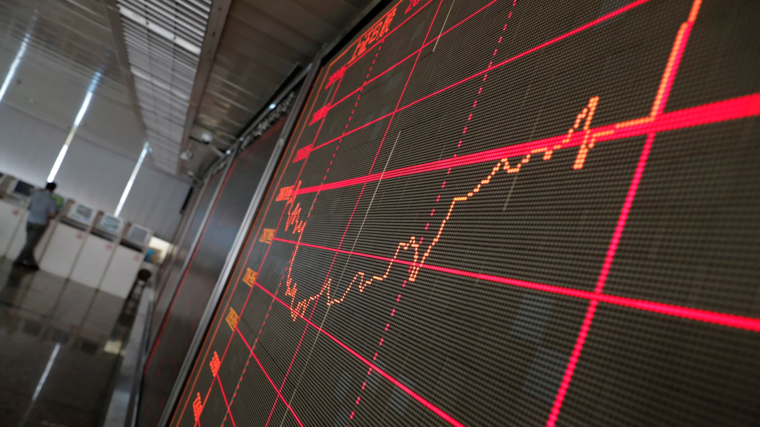 Short-term Euribor edges up, 12-month rate falls