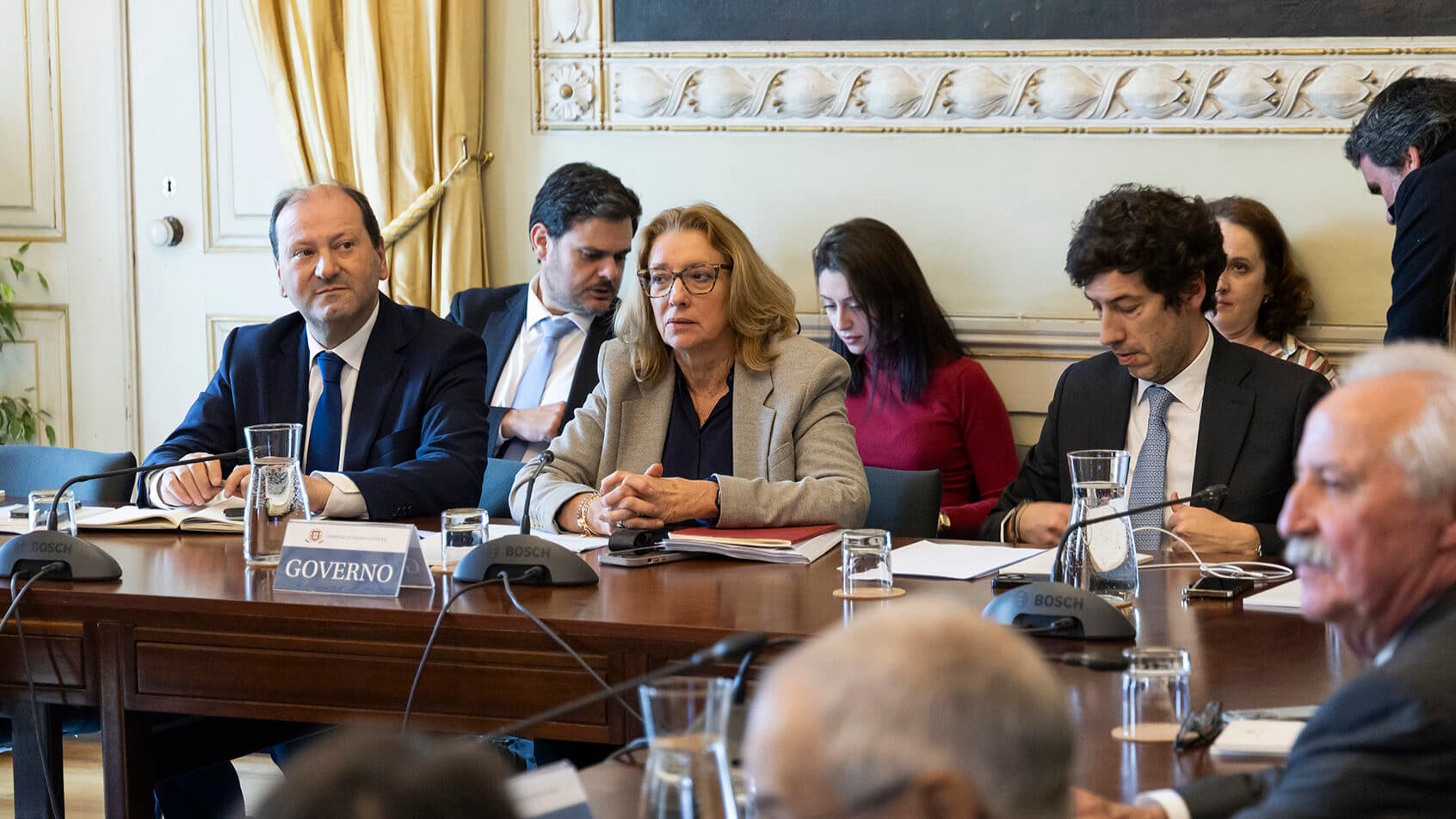 Government wants to negotiate new labour law 'with all political forces'