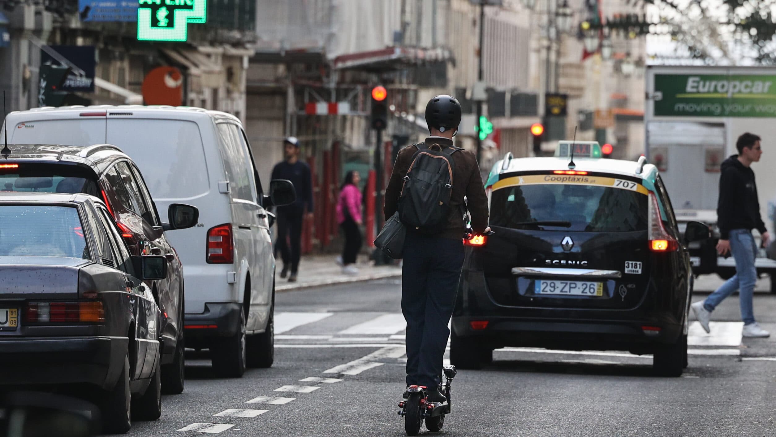 My kingdom for a car. 67% do not give up individual transport in Greater Lisbon