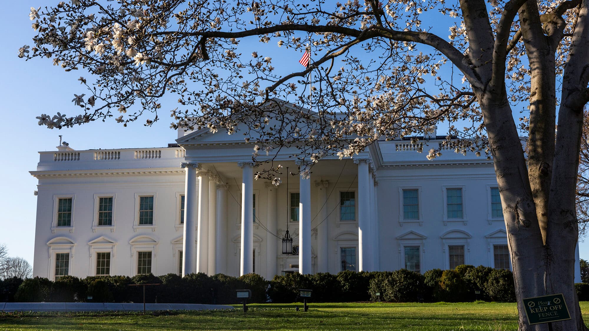 White House says Spain will "militarily cooperate" with the US. Madrid categorically denies