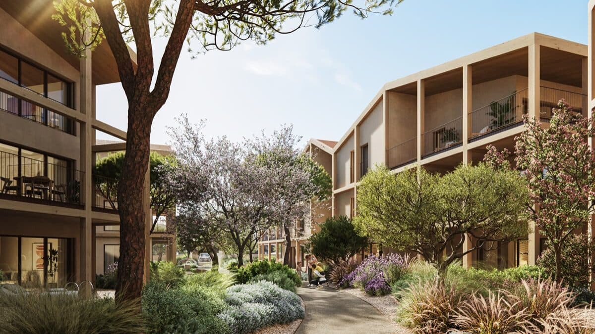 Who are the buyers of luxury property and what are they looking for