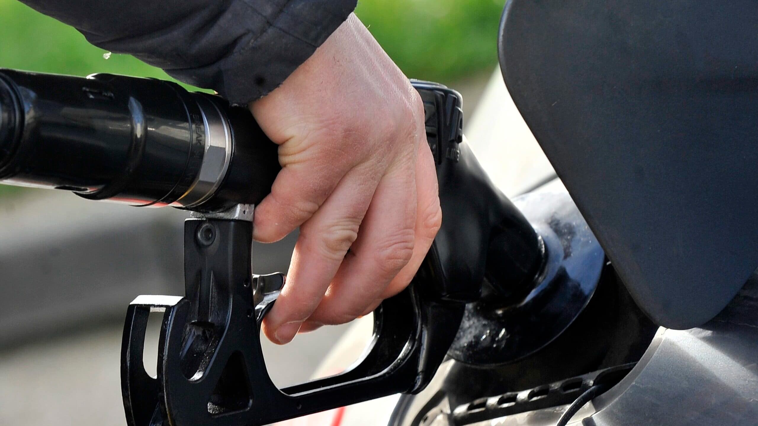 Diesel set to fall by half a euro cent while petrol price remains unchanged next week