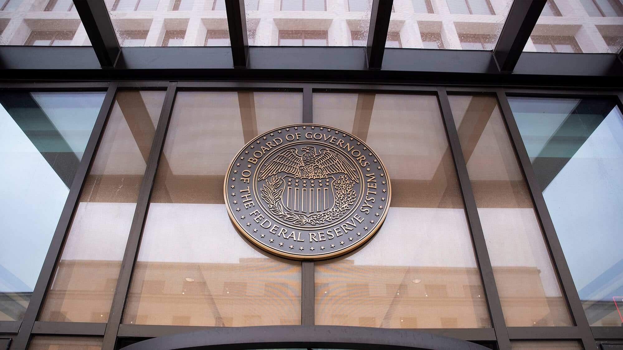 Federal Reserve freezes interest rates while awaiting cooling of Middle East conflict