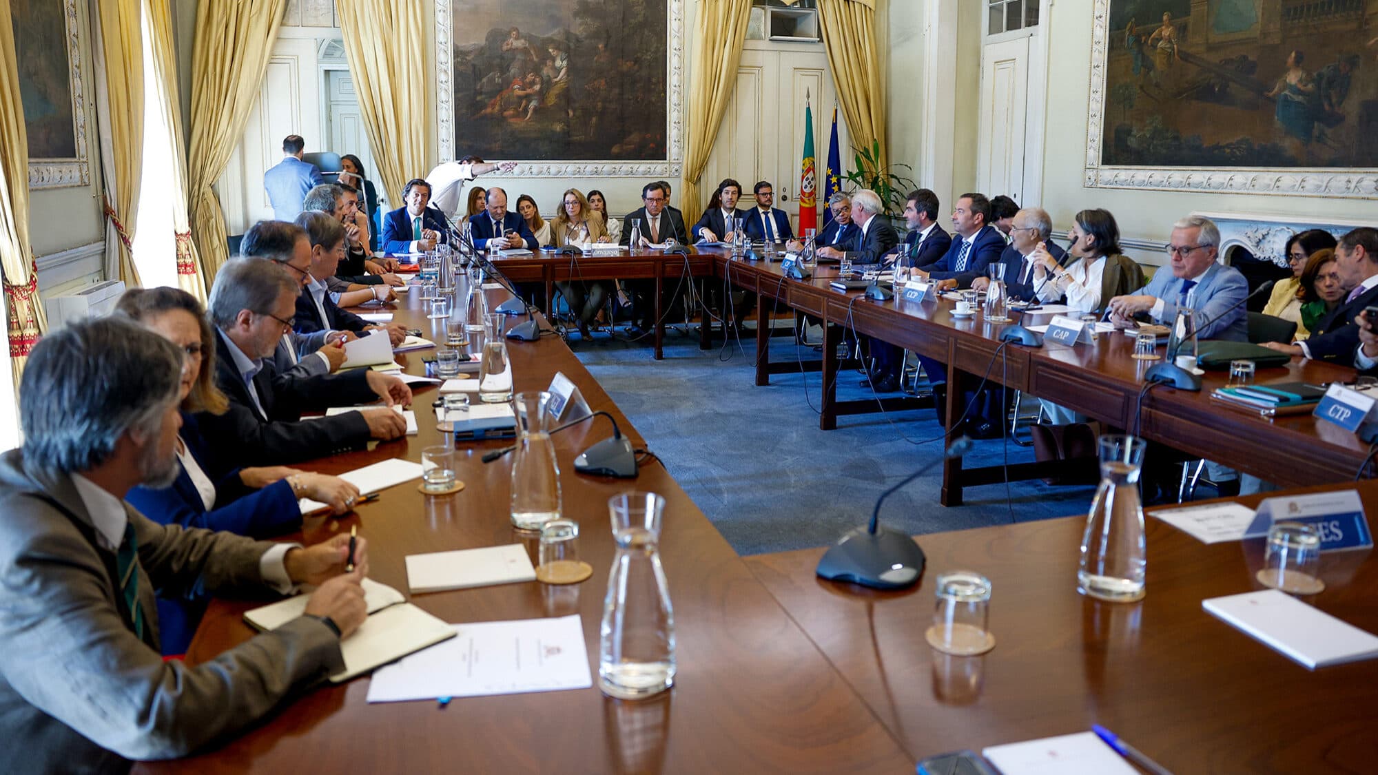 From the time bank to holidays, what is preventing an agreement on the new labour law?