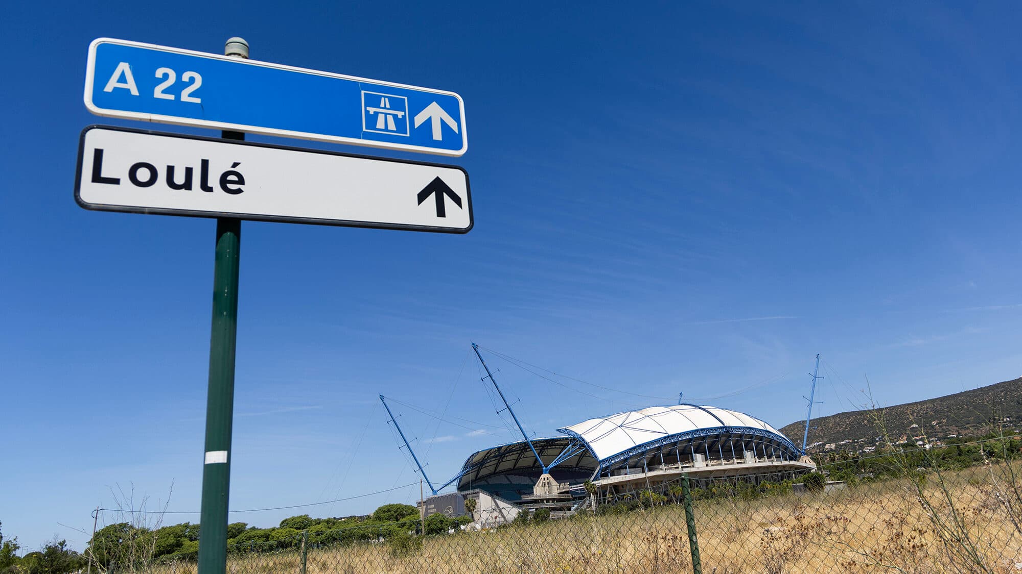 Algarve Central Hospital goes to tender again. "It has had several false starts," notes CCDR