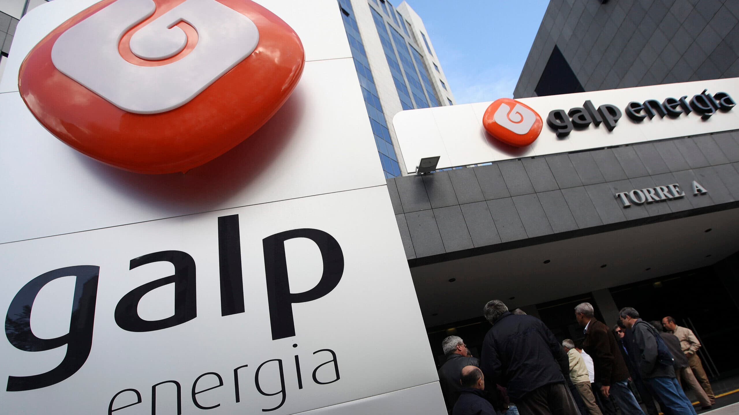 Massachusetts Financial Services Company now holds less than 5% in Galp