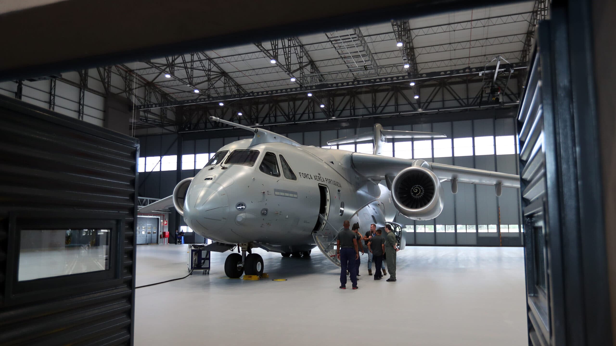 Government taking “giant strides” towards Embraer Super Tucano aircraft factory in Beja