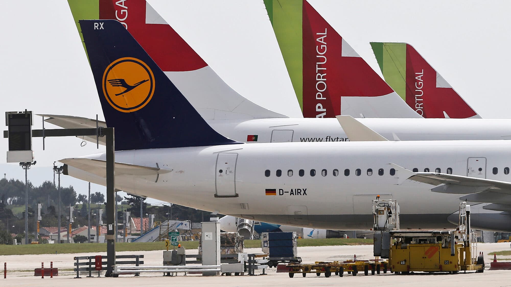 Lufthansa and Air France-KLM remain in race for TAP