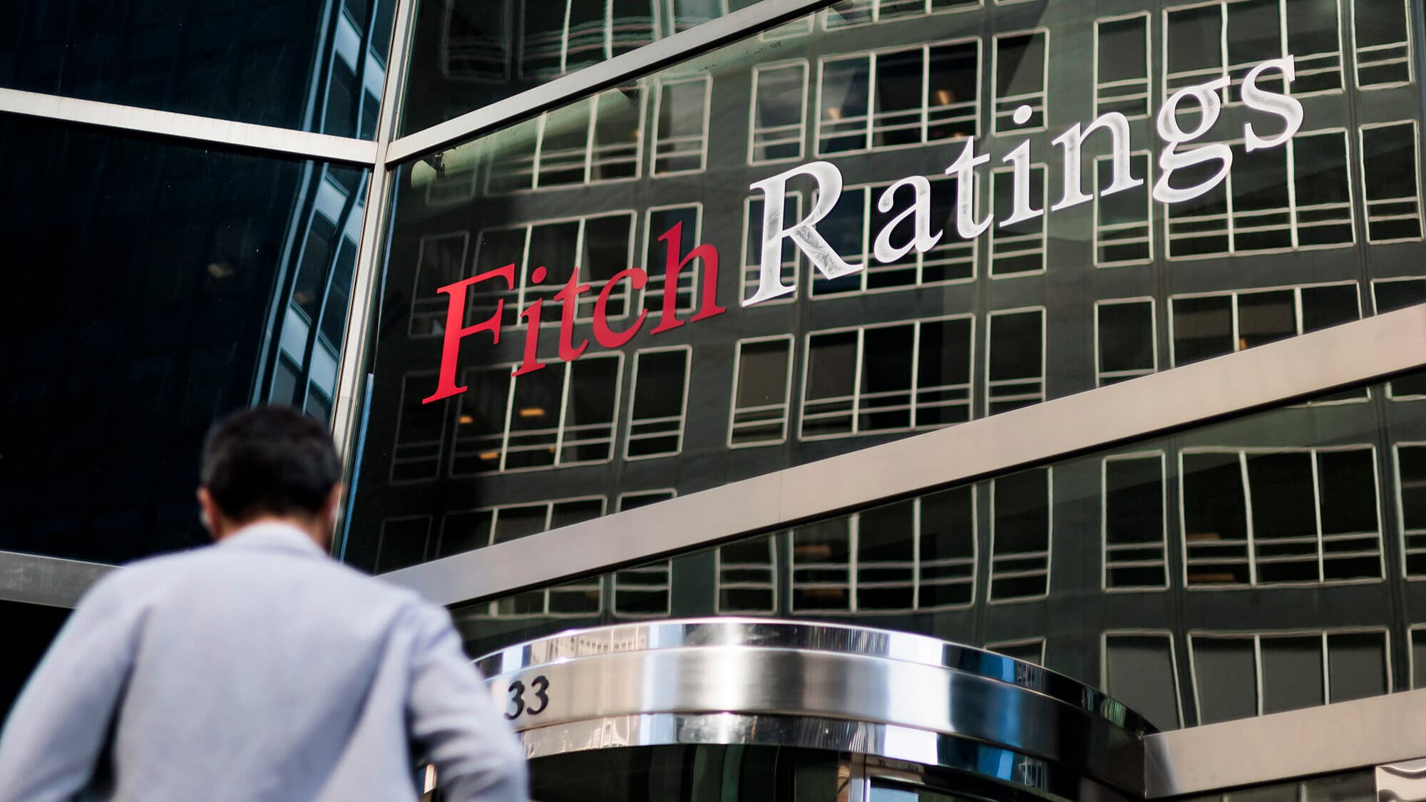 Fitch highlights Portugal as a “lesson” for indebted countries but warns of “erosion of political consensus”