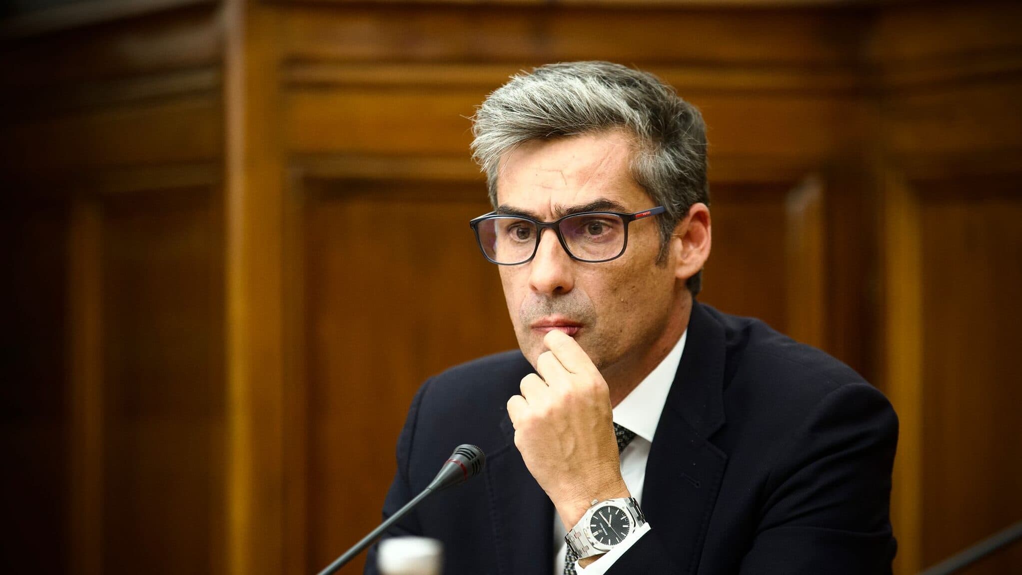 War puts pressure on Portugal, which pays significantly more to issue long-term debt