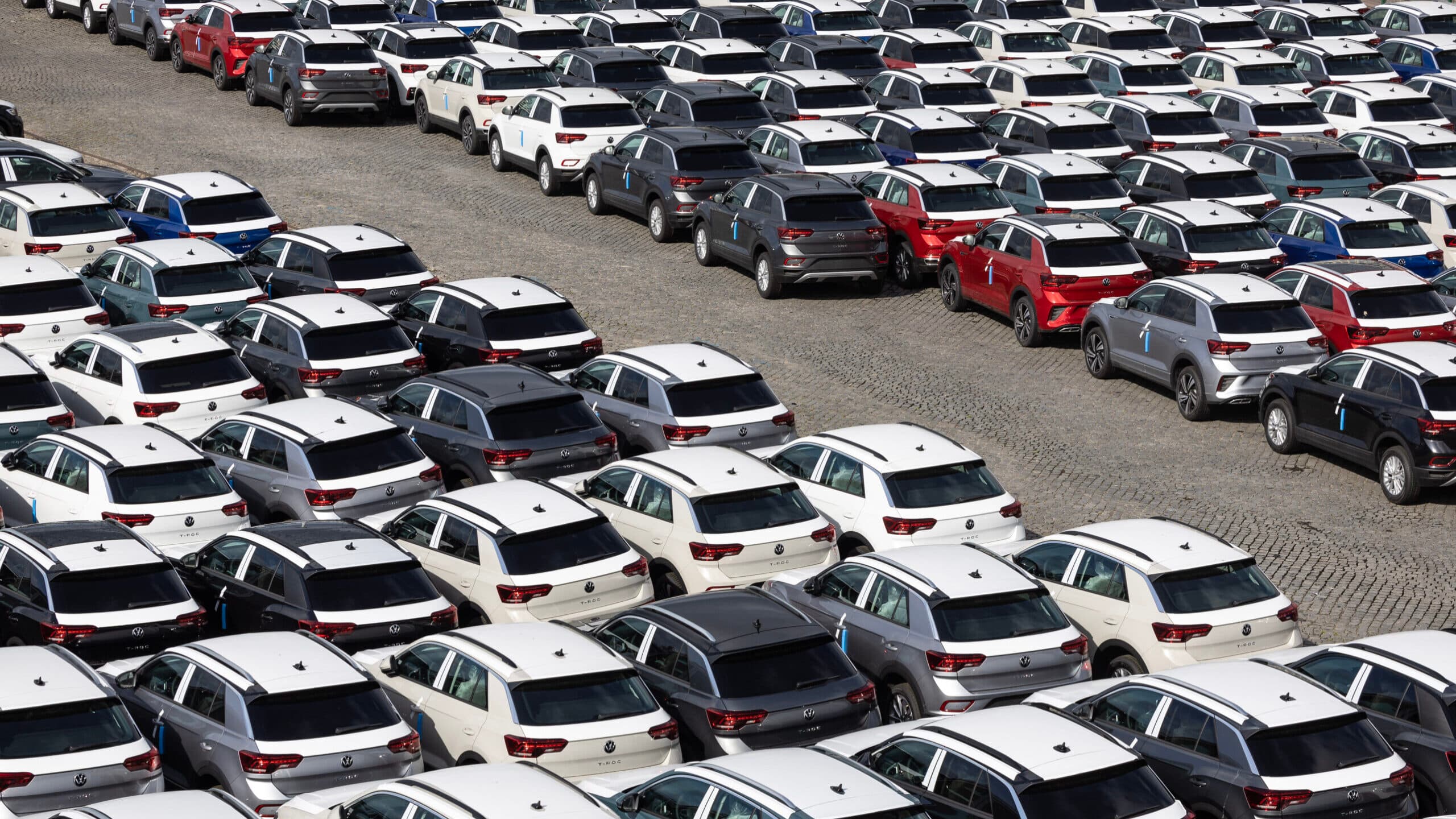 Autoeuropa workers approve motion in support of general strike