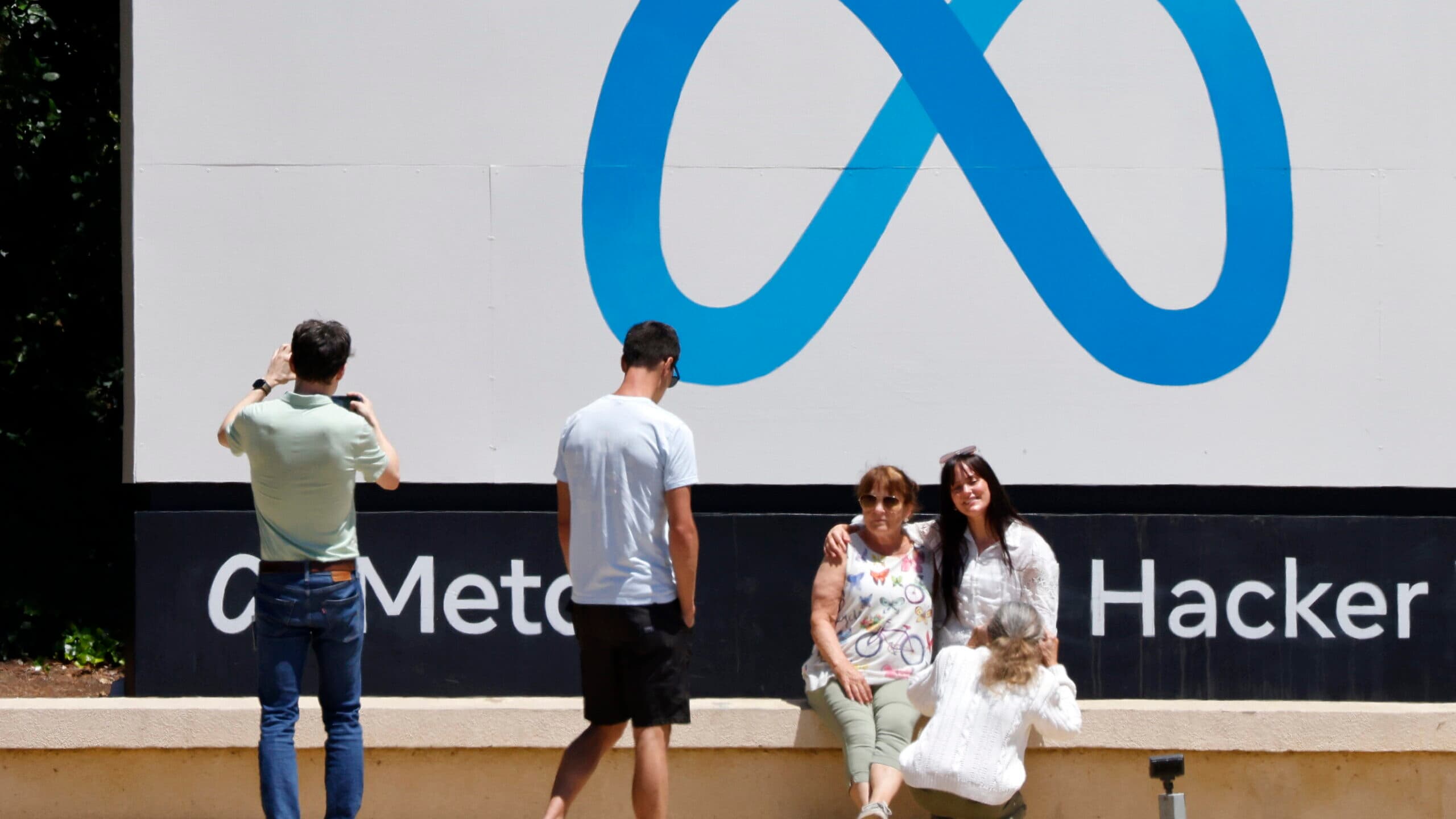 Meta delays introduction of new commercial terms following criticism from publishers