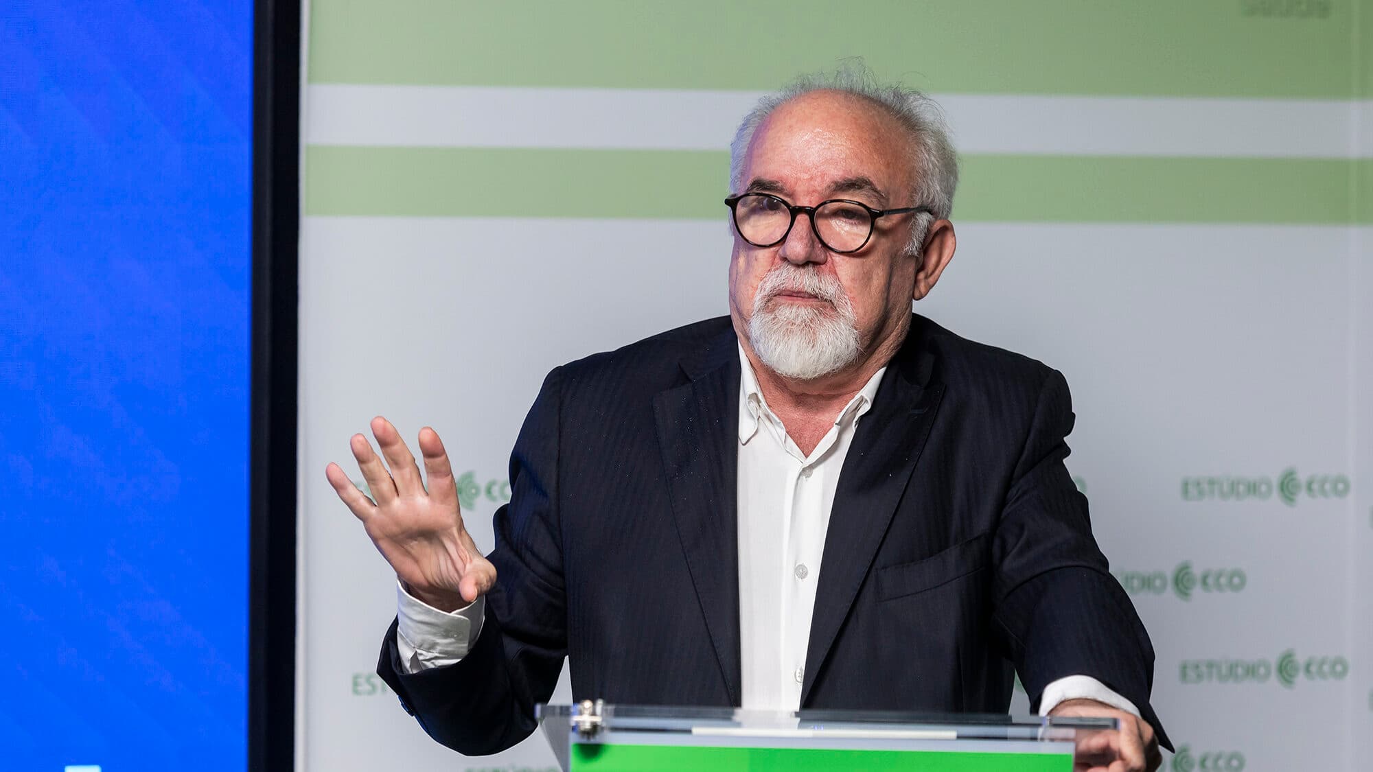 Retirement after legal age and with over 40 years of contributions provides a bonus