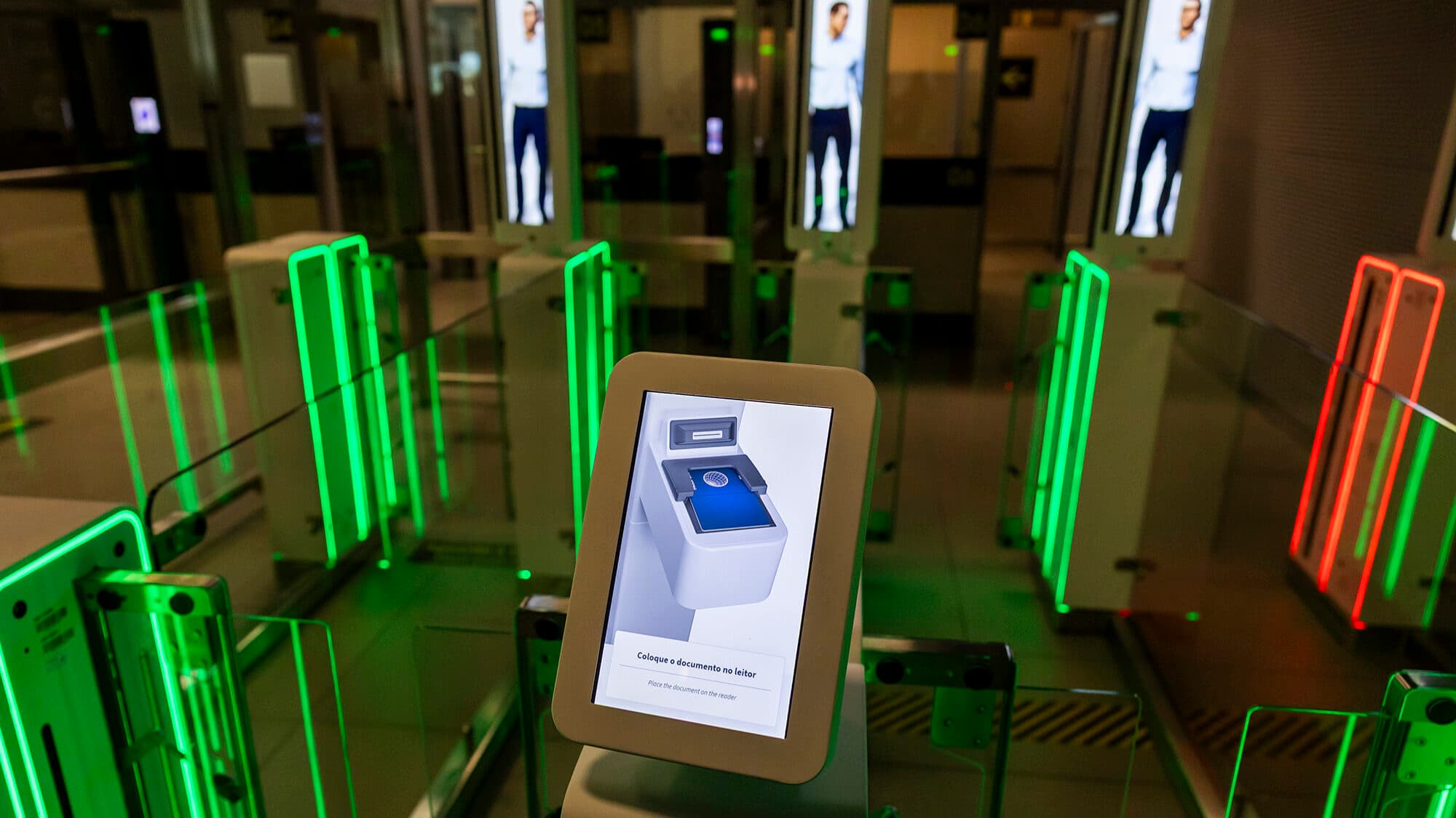 Government approves €7.5 million to buy more e-gates for Lisbon airport