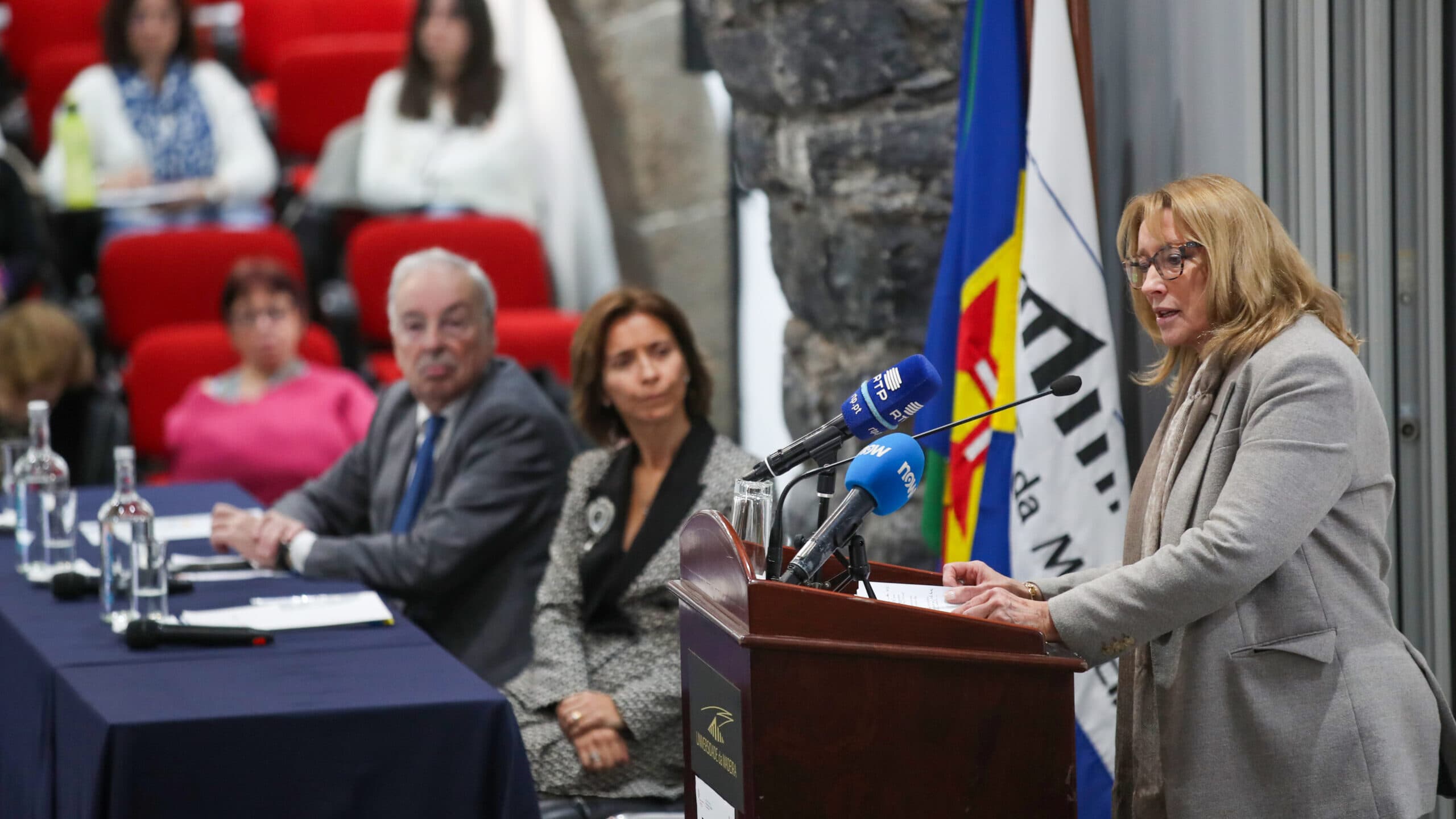 Minister also says that labour package opens the door to a minimum wage of 1,600 euros