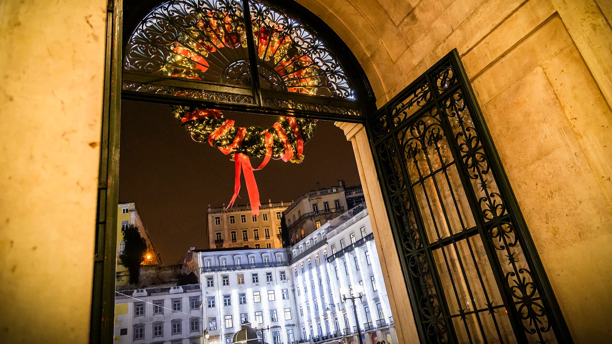 Searches in municipalities over 8 million euro Christmas lighting contracts. PJ detains four people
