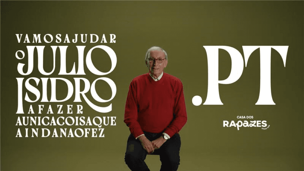 Júlio Isidro dresses as Father Christmas in campaign for Casa dos Rapazes