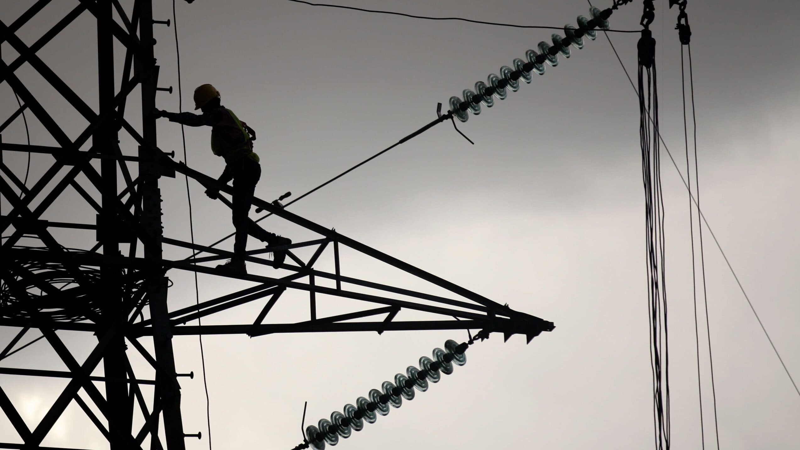 1,700 customers without electricity due to bad weather