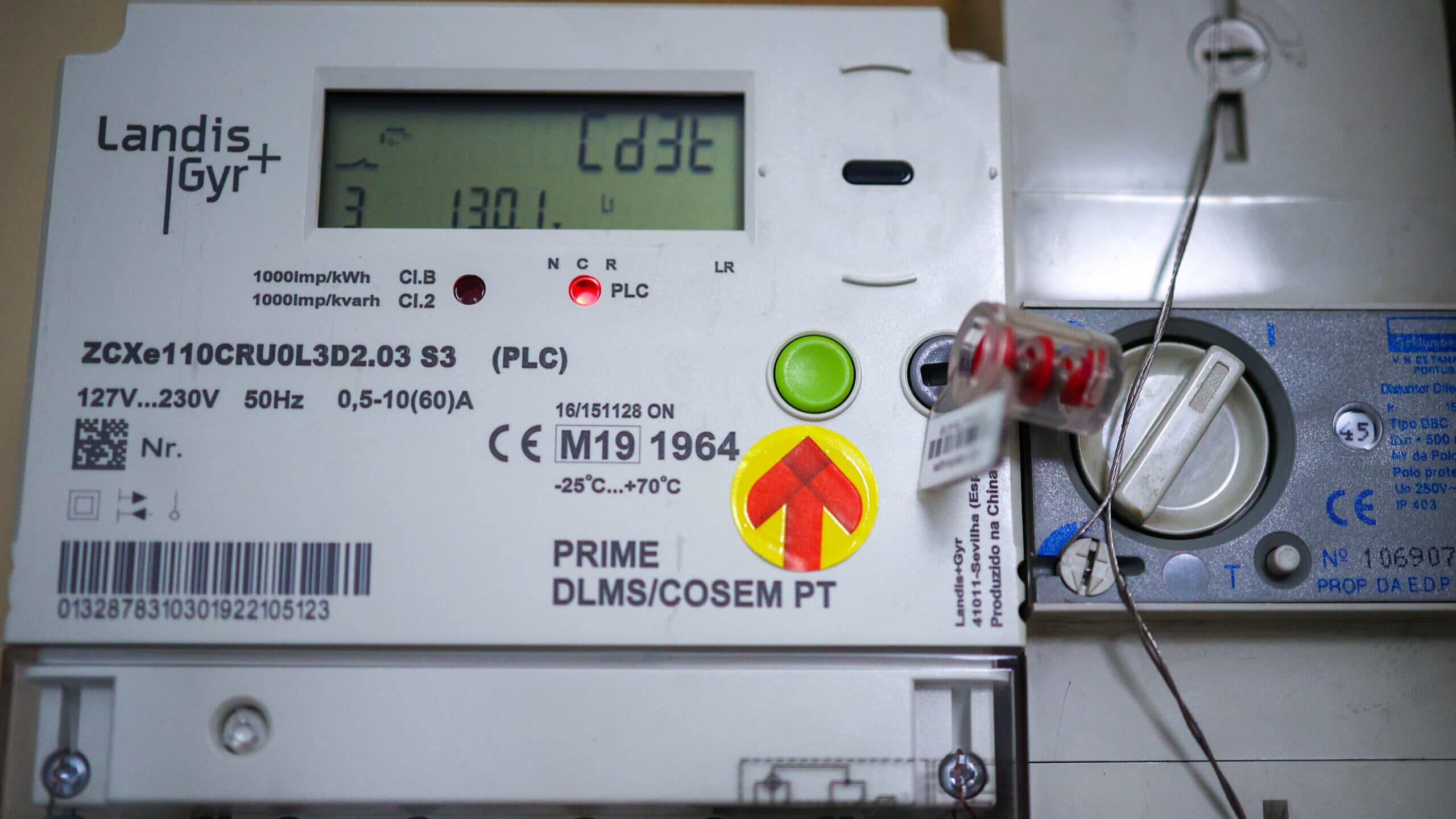 Cold weather brings new record for daily electricity consumption