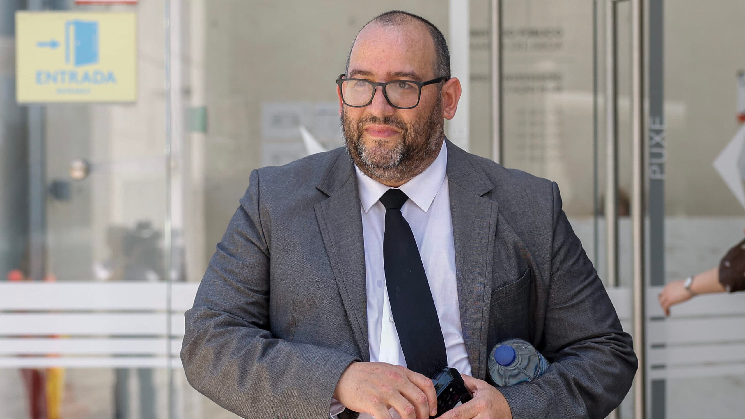 Former Chega MP suspected of stealing suitcases at the airport charged with 21 offences