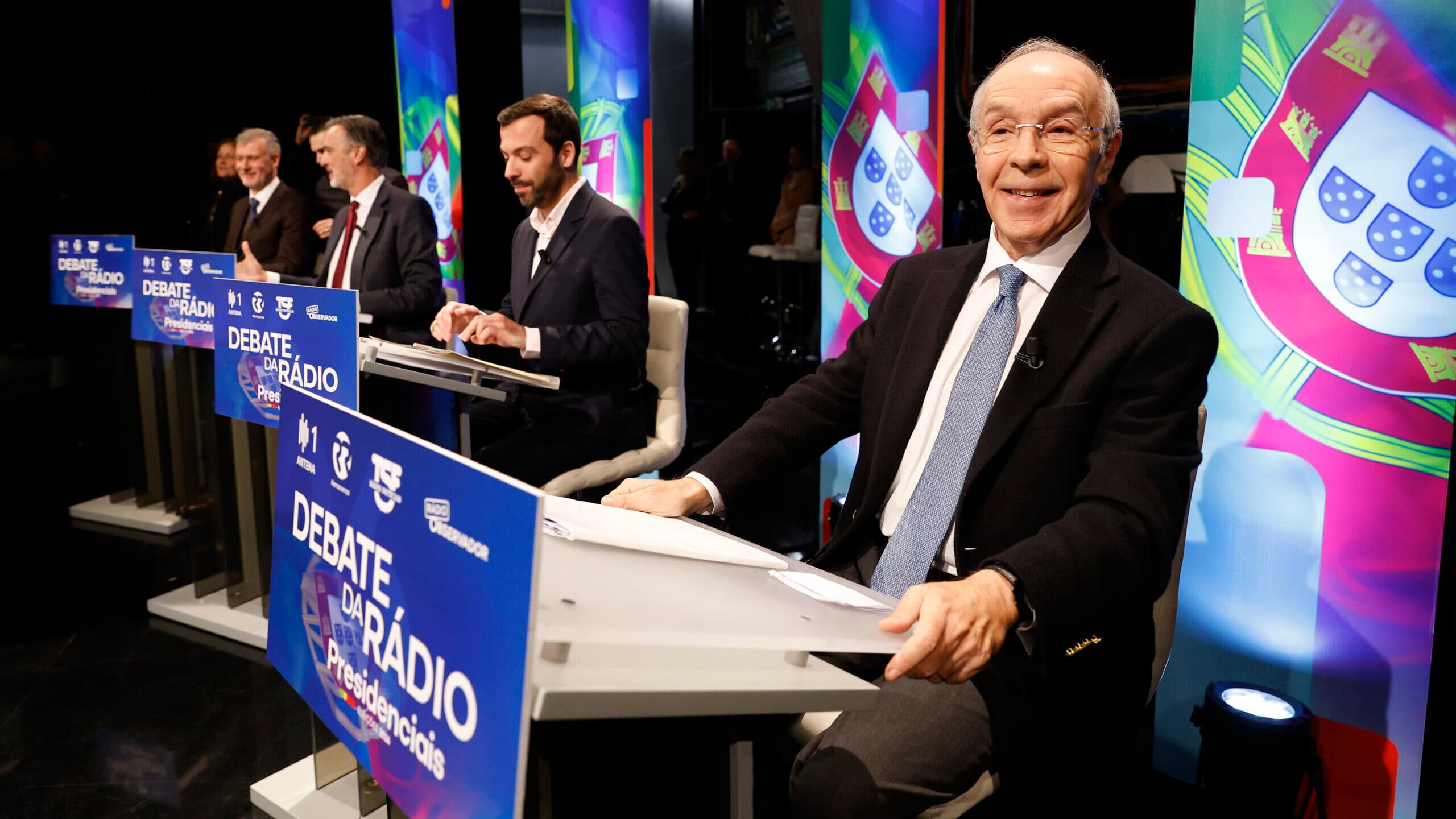 Marques Mendes says indiscriminate probing is degrading democracy; Gouveia e Melo points to opacity