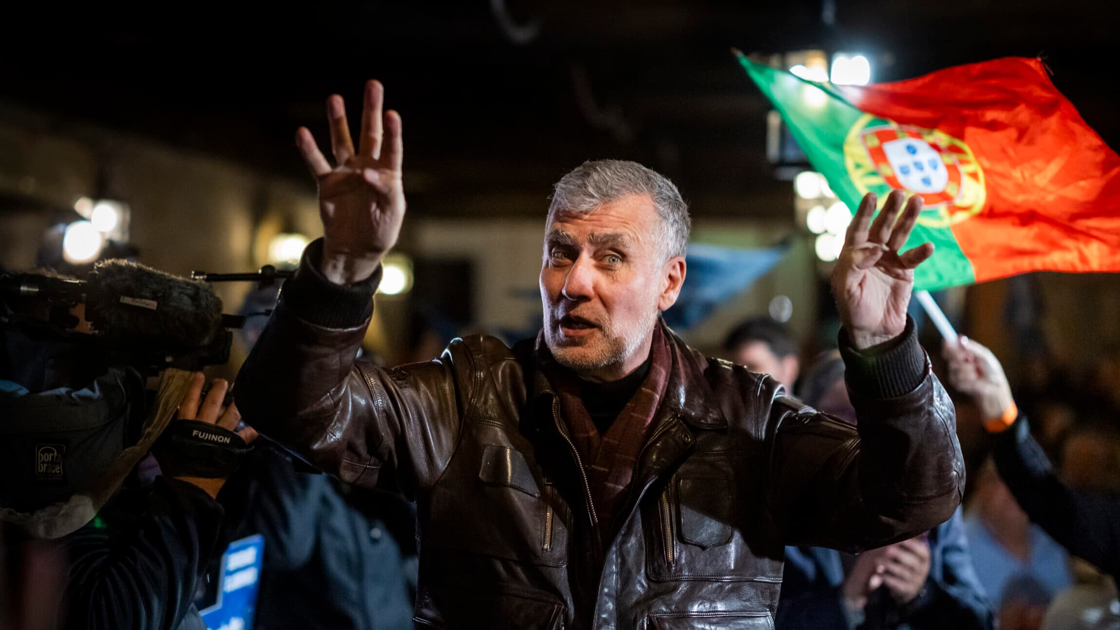 Cem personalidades do centro-direita lançam manifesto de apoio a Gouveia e Melo