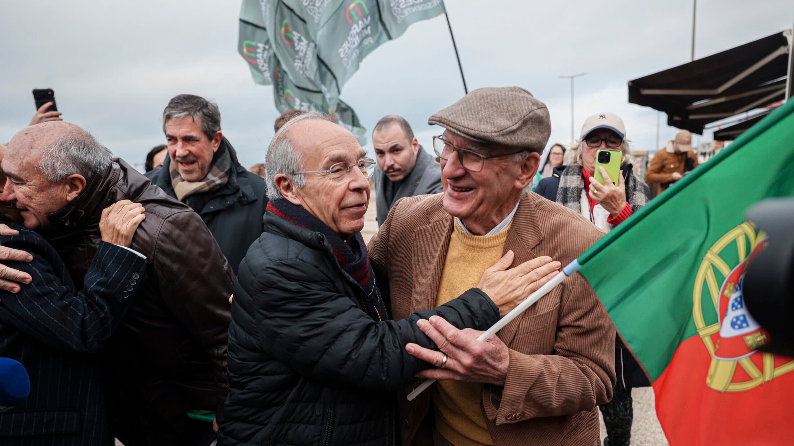 Mendes presses health minister as campaign sharpens