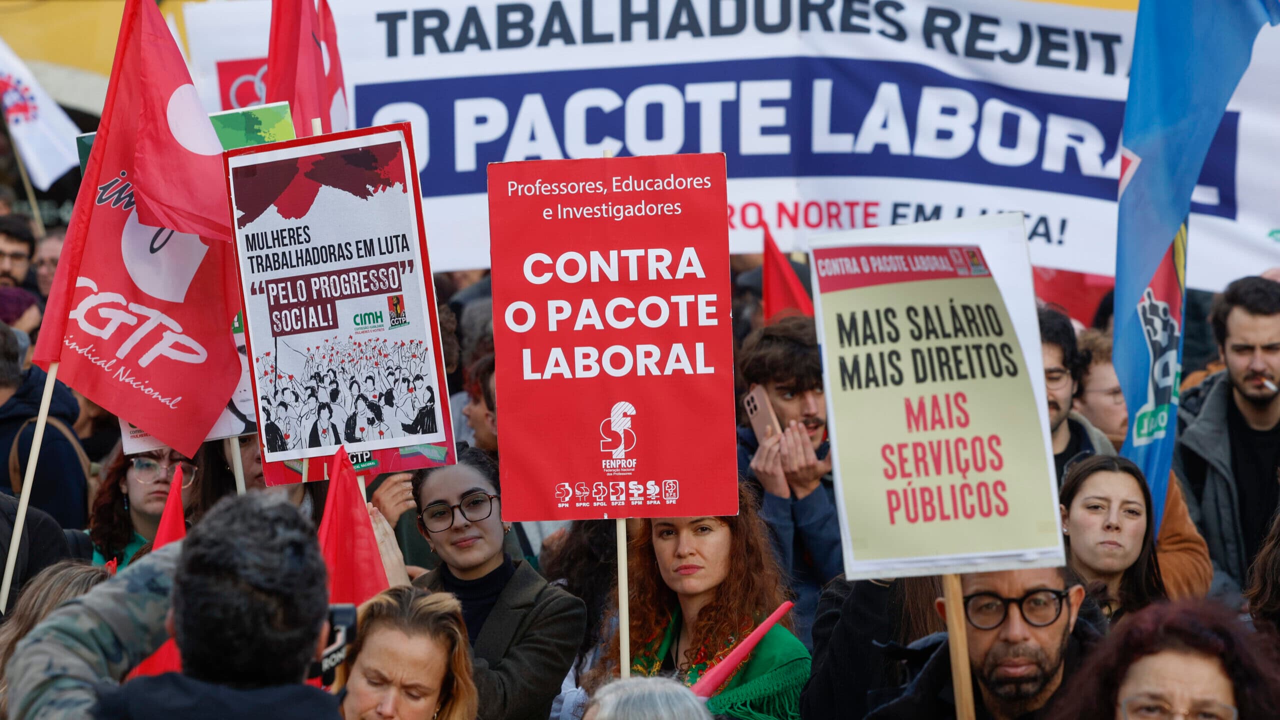 CGTP delivers petition with more than 190,000 signatures to 'defeat the labour package'