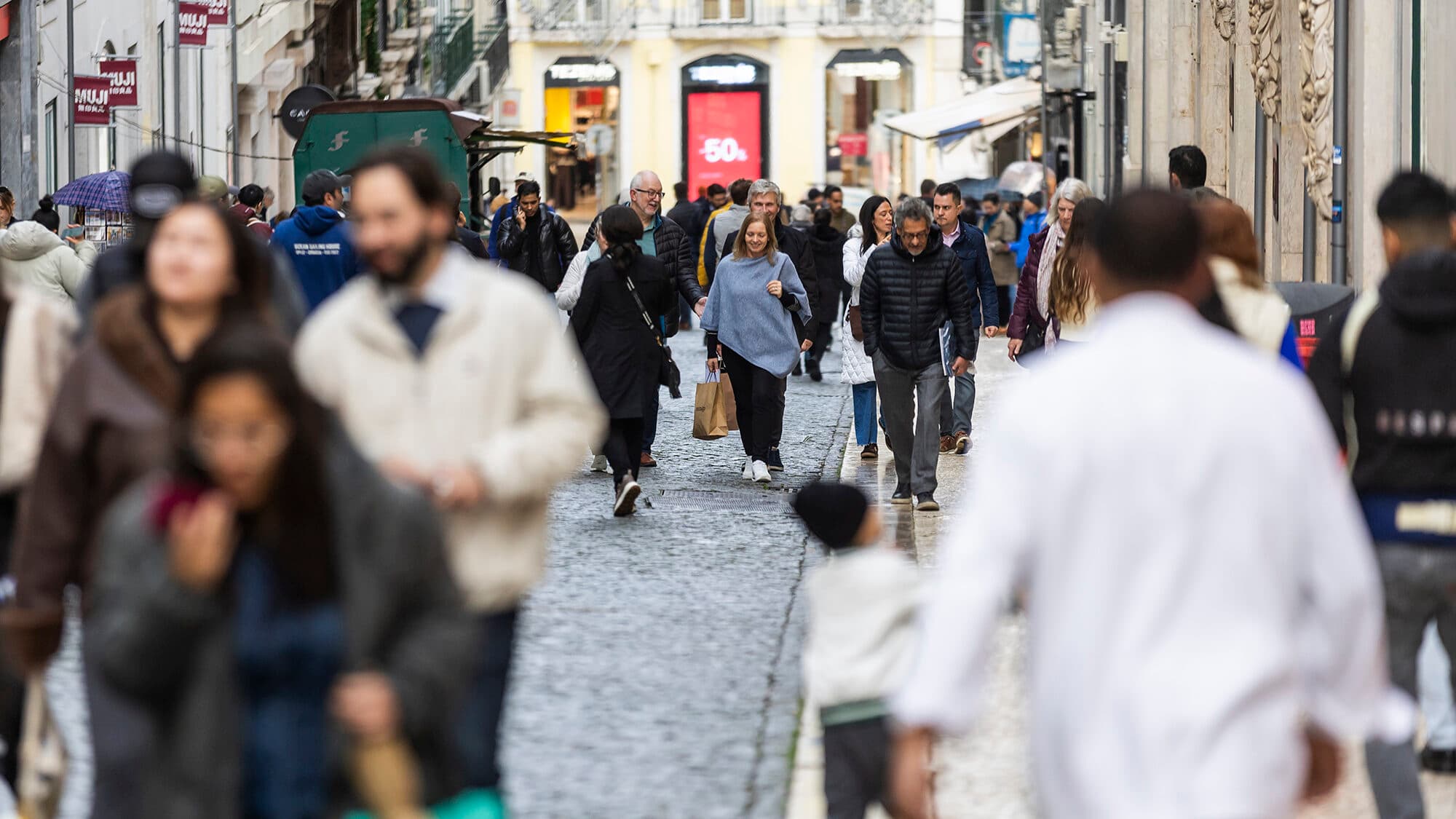 Workers on 'lay-off' fall 5.5% in July to 3,759