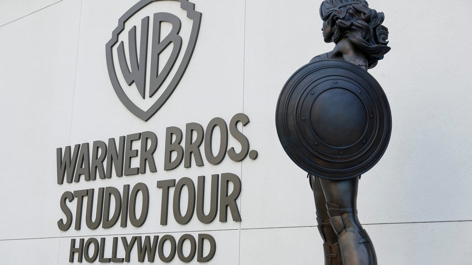 Brussels approves Paramount's acquisition of Warner Bros with conditions covering Portugal