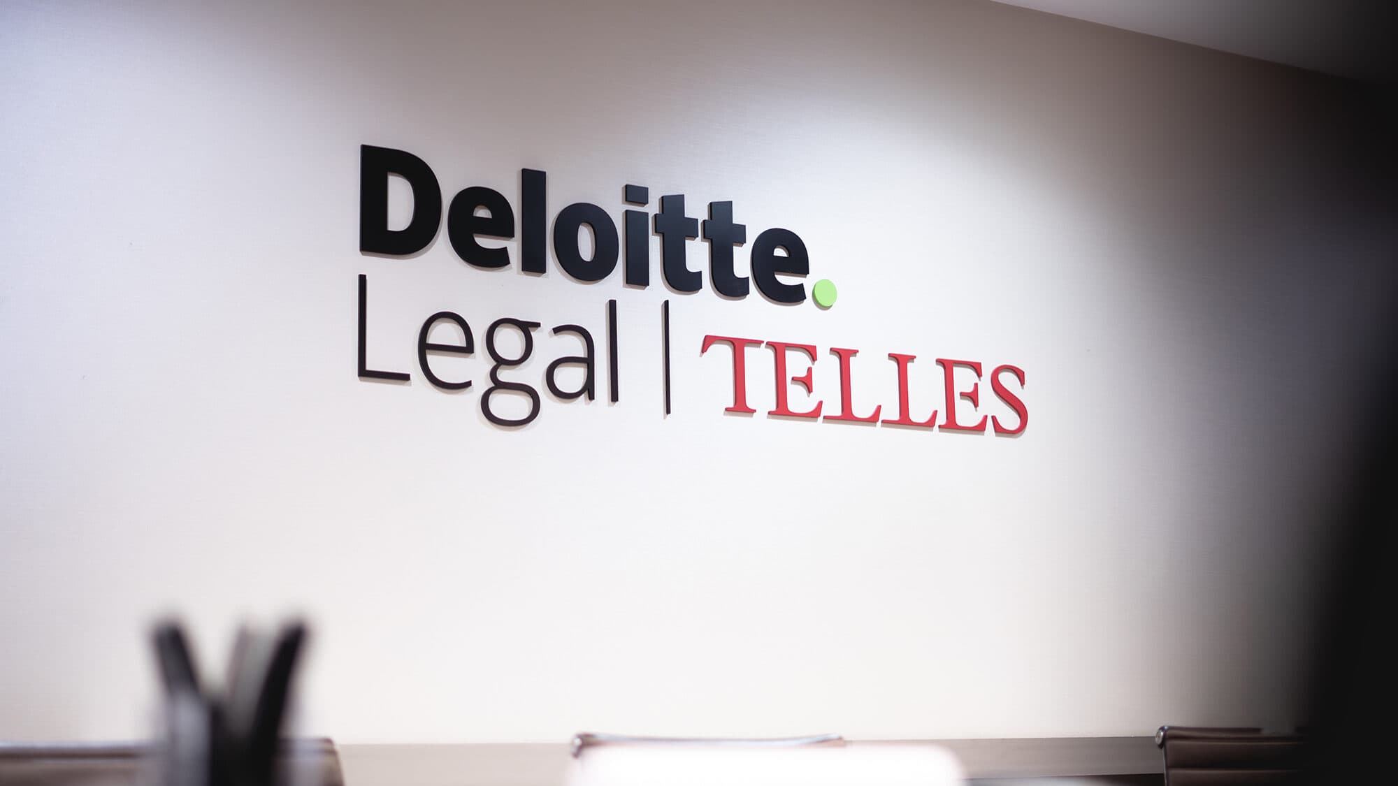 Deloitte Legal TELLES advises VALLIS on the purchase of Porcelanas da Costa Verde