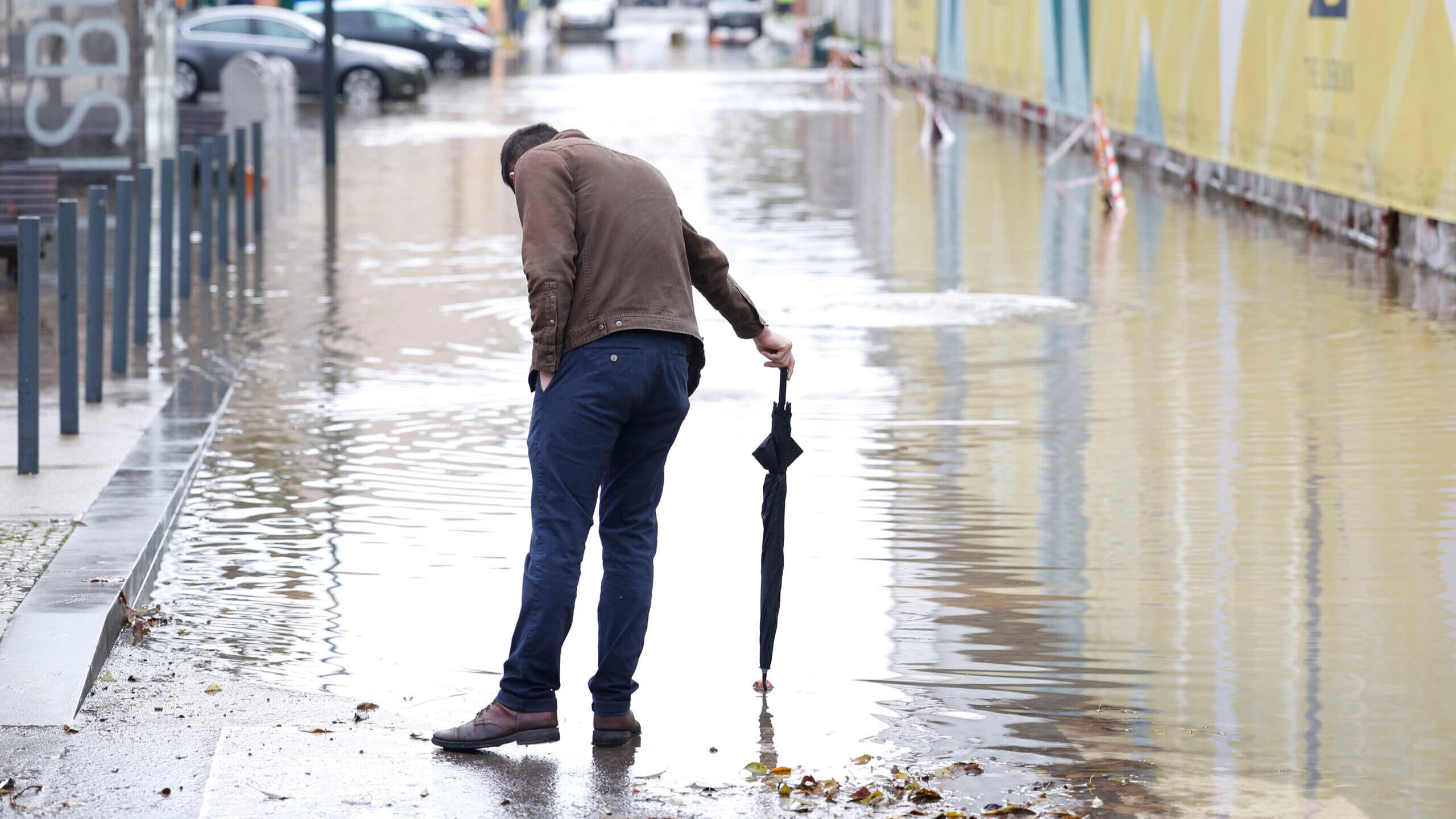 Lisbon Civil Protection warns of risk of flooding and rockfalls