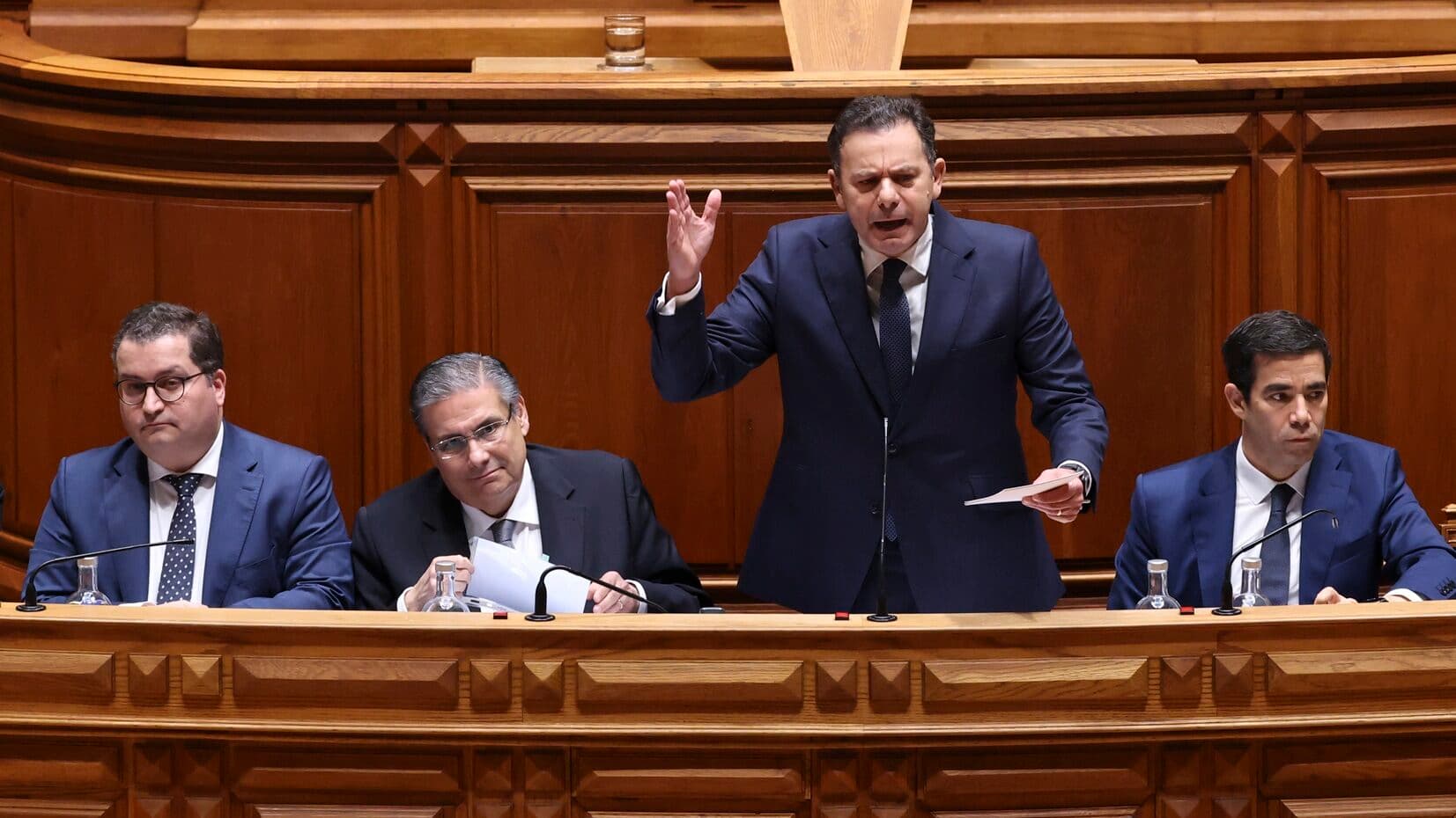 Fuel crisis heats up debate. Opposition prepares attack on Montenegro