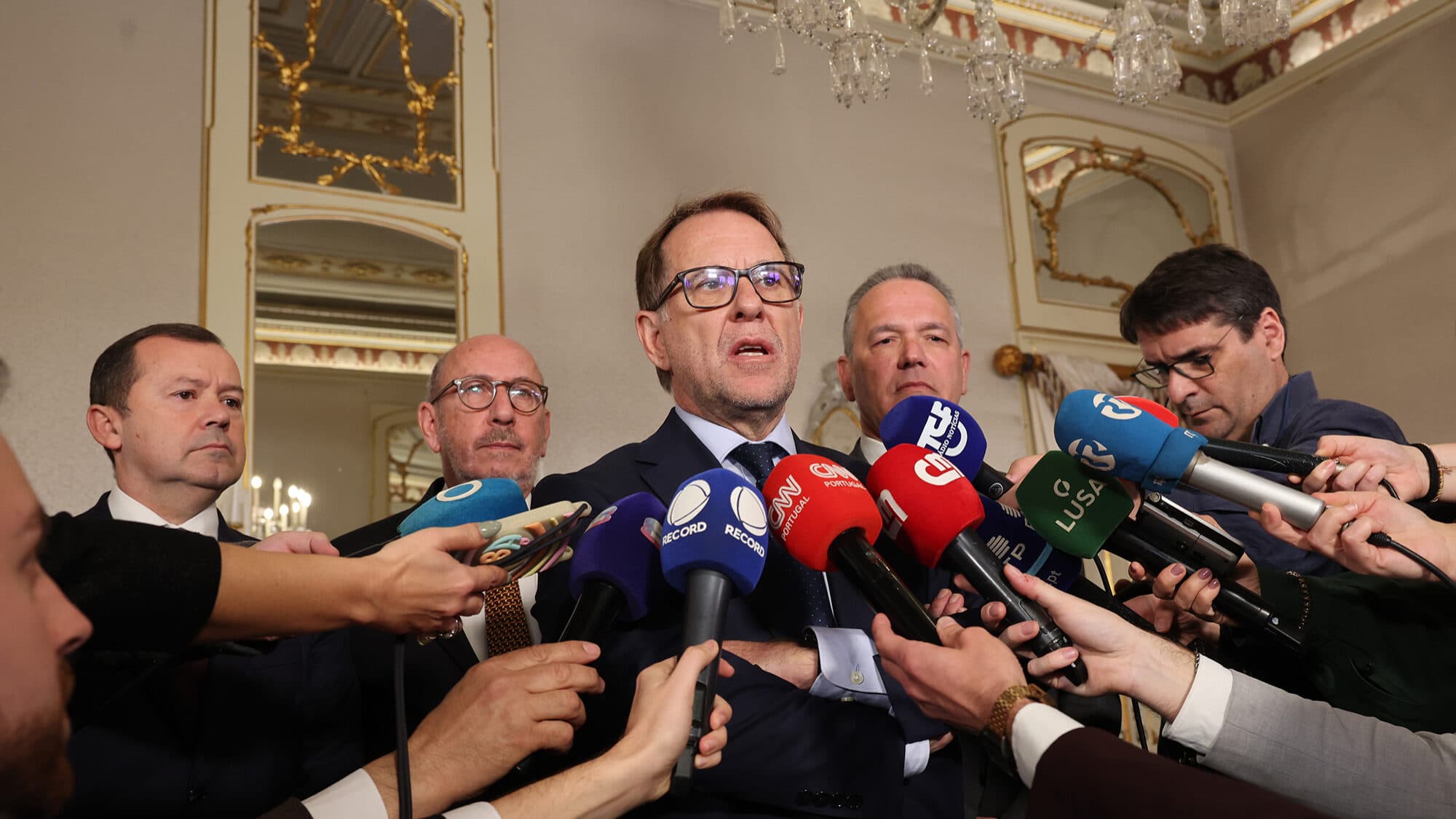 Minister “optimistic” about resolving airport queues
