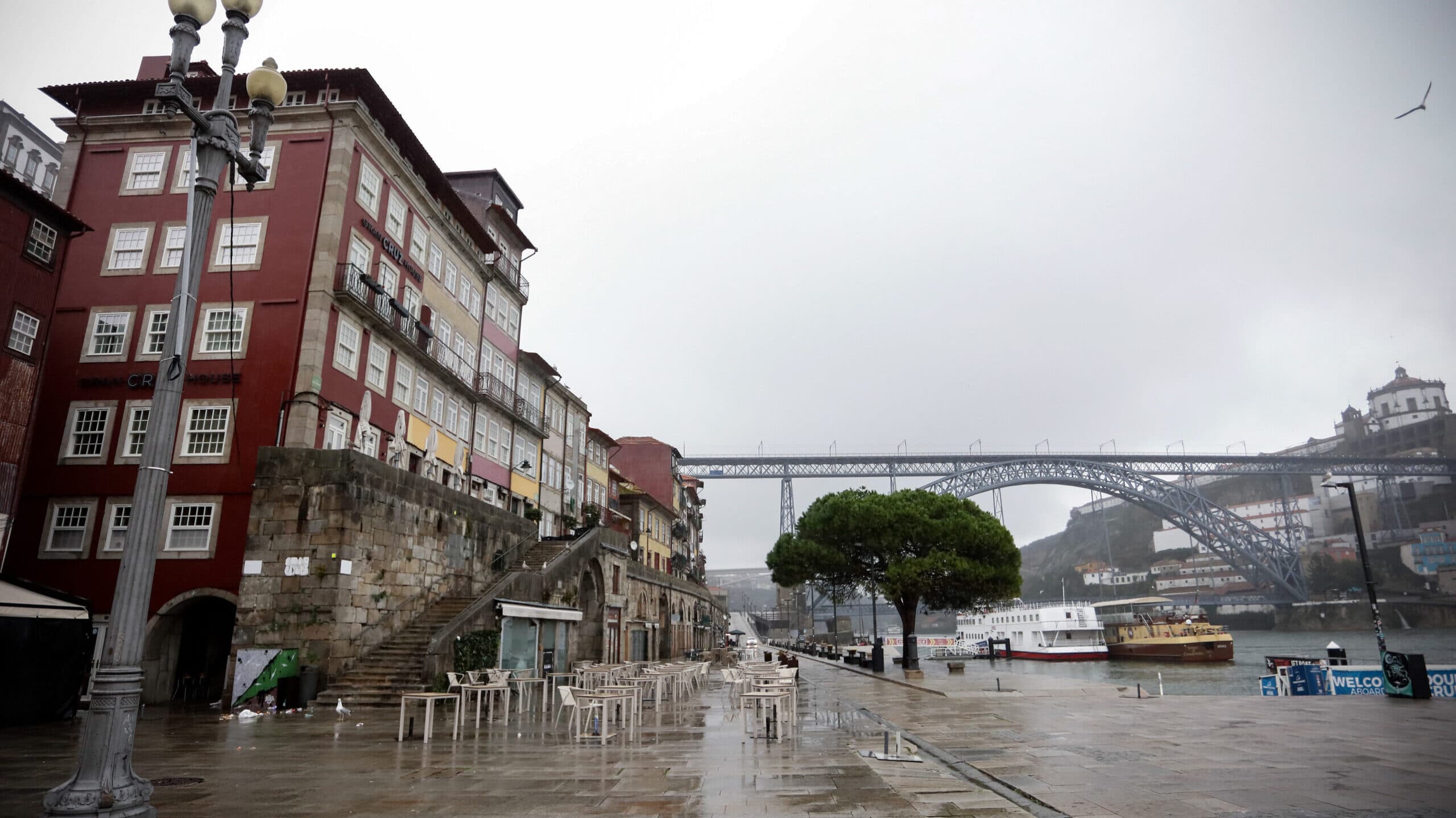 Porto competes with eight cities to host customs authority. EU to decide location today